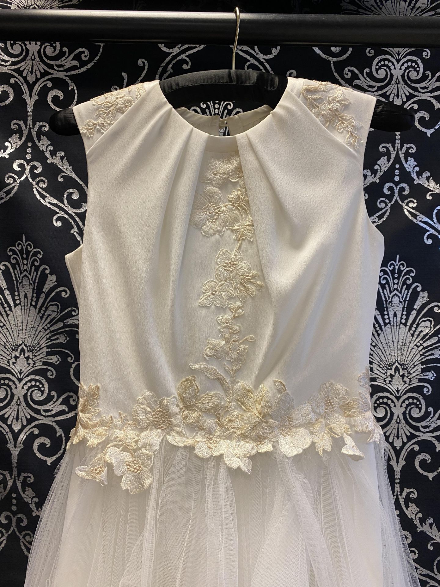 1 x DAVID FIELDEN '8816' Jewel Neck Full Skirted Designer Wedding Dress RRP £2,850 UK 12 - Image 3 of 9