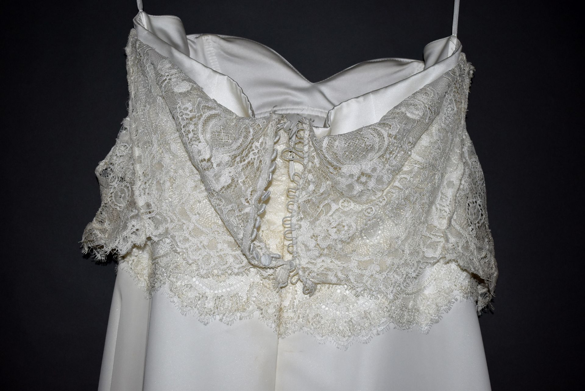 1 x LUSAN MANDONGUS Off The Shoulder Lace Bodice Designer Wedding Dress Bridal Gown RRP £1,450 UK 14 - Image 2 of 6