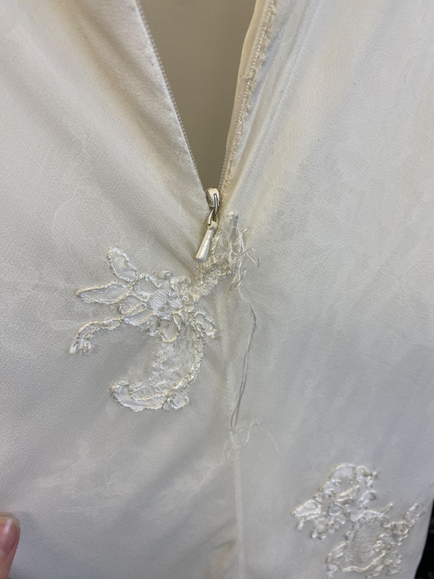 1 x LUSAN MANDONGUS 'Phya' Elegant Lace And Chiffon Fishtail Designer Wedding Dress RRP £2,230 UK8 - Image 7 of 11