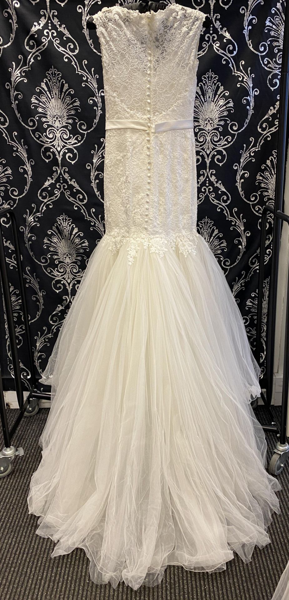 1 x LUSAN MANDONGUS 'Verity' Flattering Lace Mermaid Style Designer Wedding Dress RRP £1,500 UK12 - Image 2 of 10