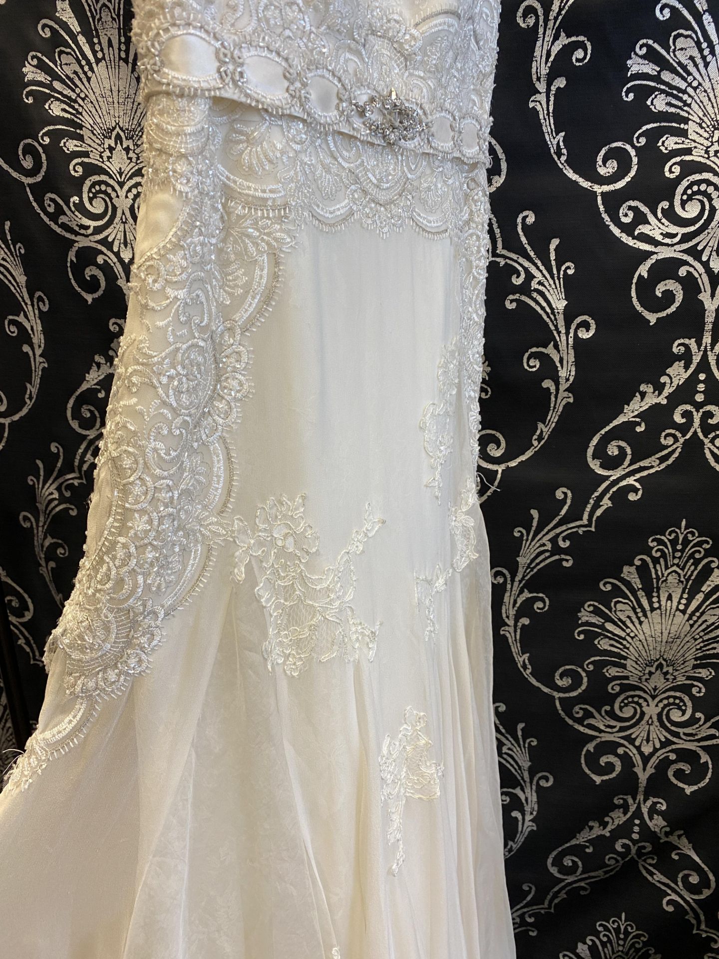 1 x LUSAN MANDONGUS 'Phya' Elegant Lace And Chiffon Fishtail Designer Wedding Dress RRP £2,230 UK8 - Image 3 of 11