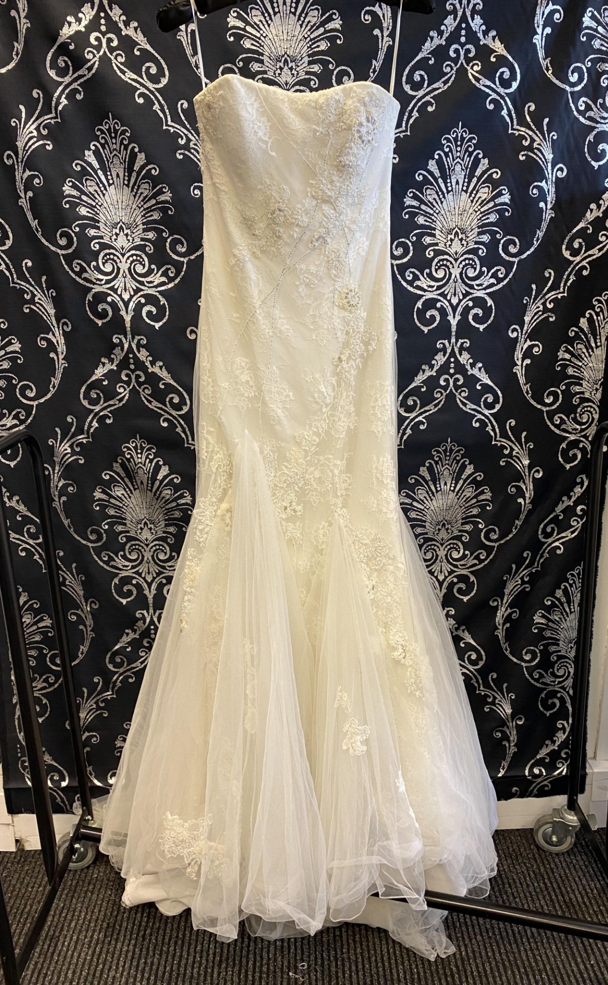 1 x LUSAN MANDONGUS Elegant Strapless Lace & Chiffon Fishtail Designer Wedding Dress RRP £1,950 UK12 - Image 7 of 9