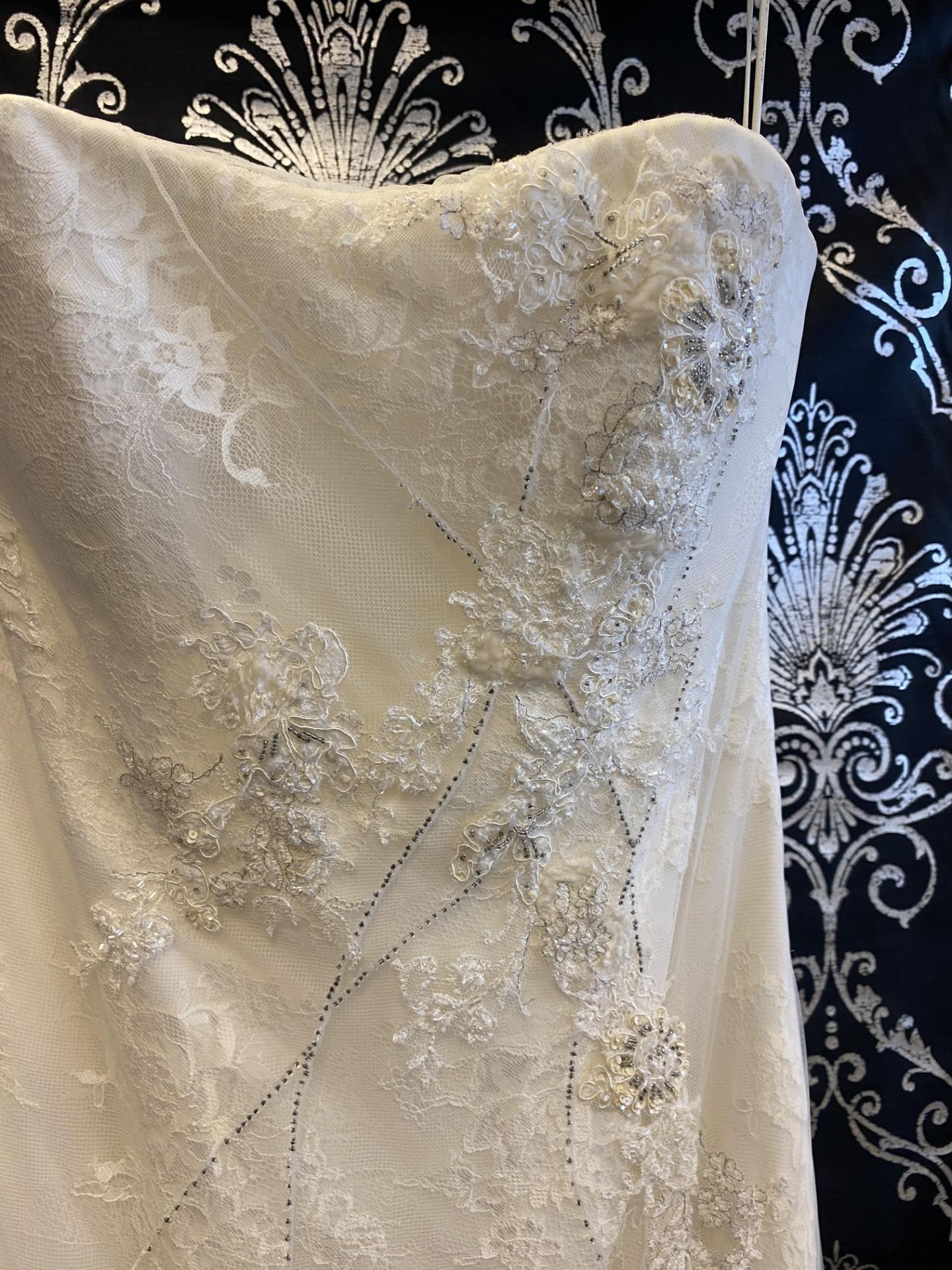 1 x LUSAN MANDONGUS Elegant Strapless Lace & Chiffon Fishtail Designer Wedding Dress RRP £1,950 UK12 - Image 5 of 9