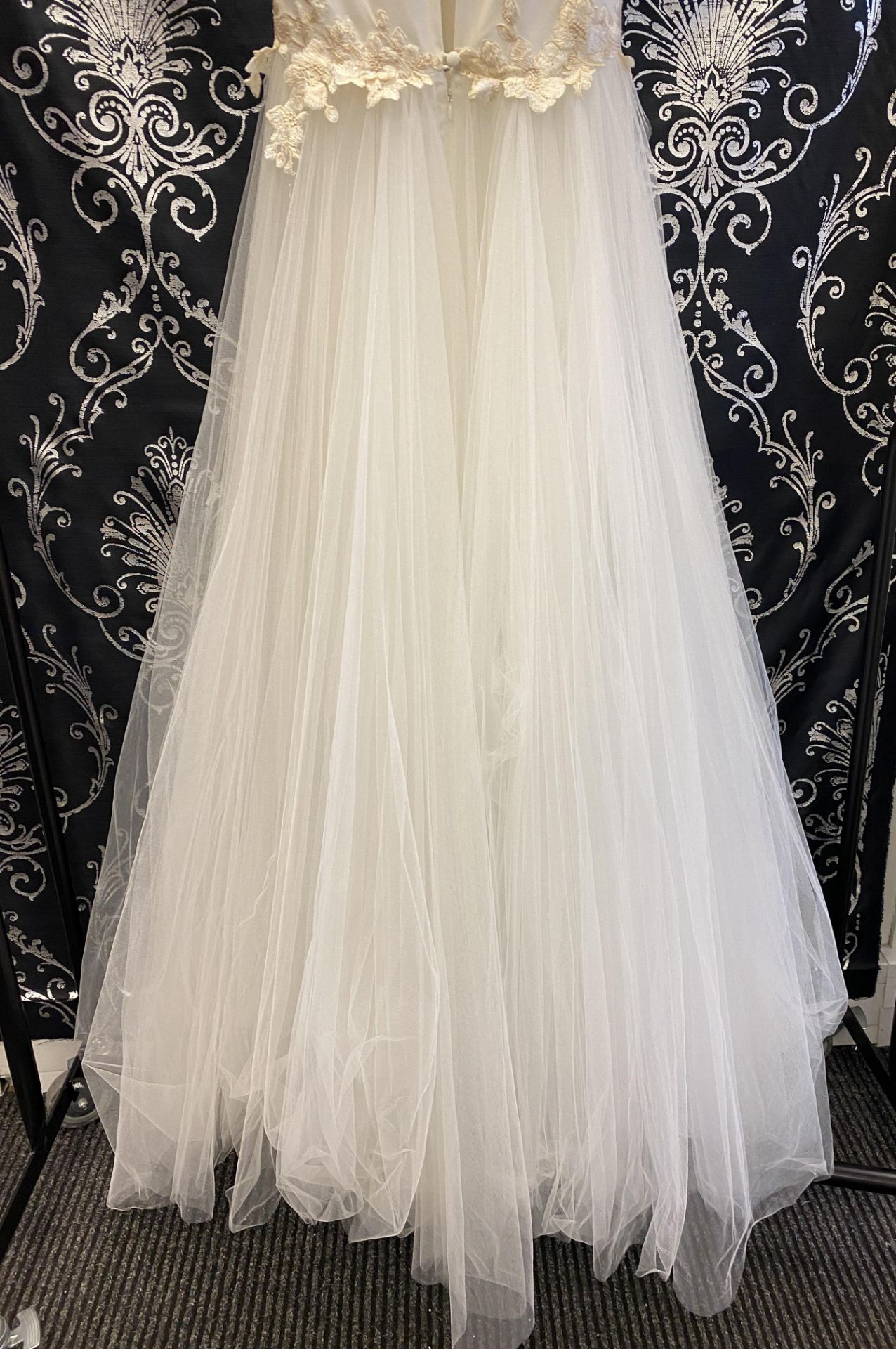 1 x DAVID FIELDEN '8816' Jewel Neck Full Skirted Designer Wedding Dress RRP £2,850 UK 12 - Image 8 of 9