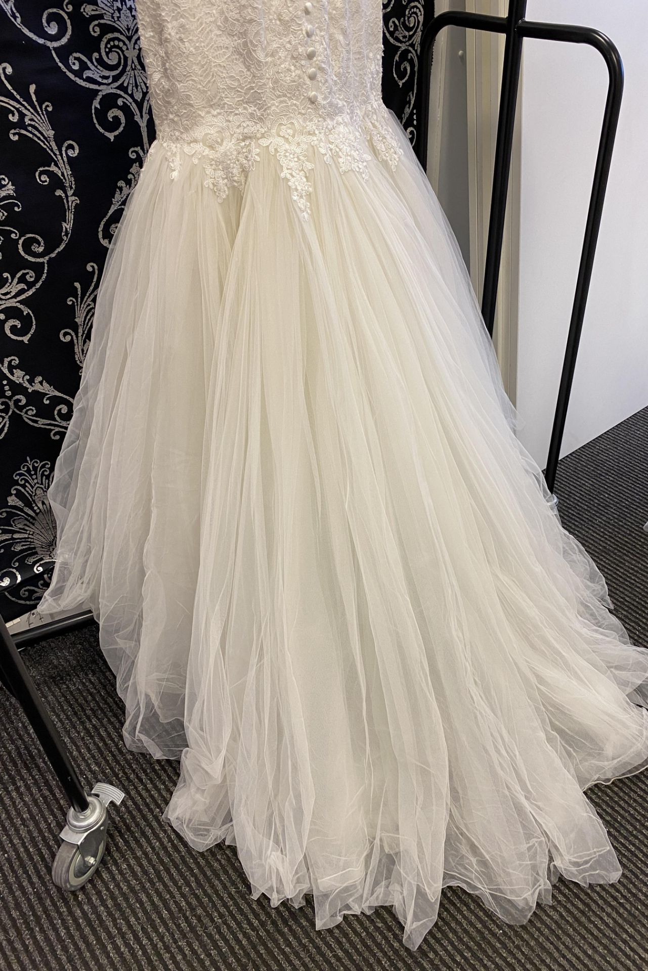 1 x LUSAN MANDONGUS 'Verity' Flattering Lace Mermaid Style Designer Wedding Dress RRP £1,500 UK12 - Image 3 of 10