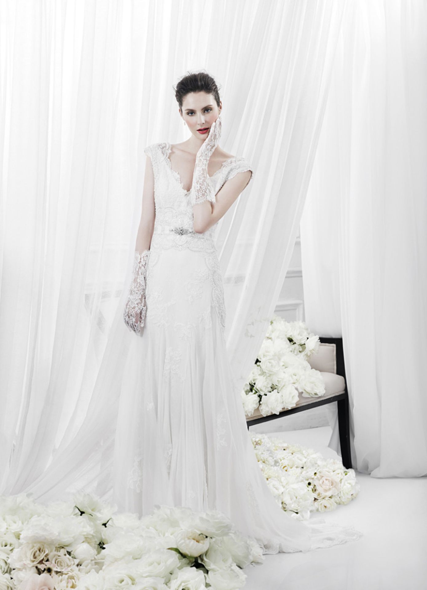 1 x LUSAN MANDONGUS 'Phya' Elegant Lace And Chiffon Fishtail Designer Wedding Dress RRP £2,230 UK8