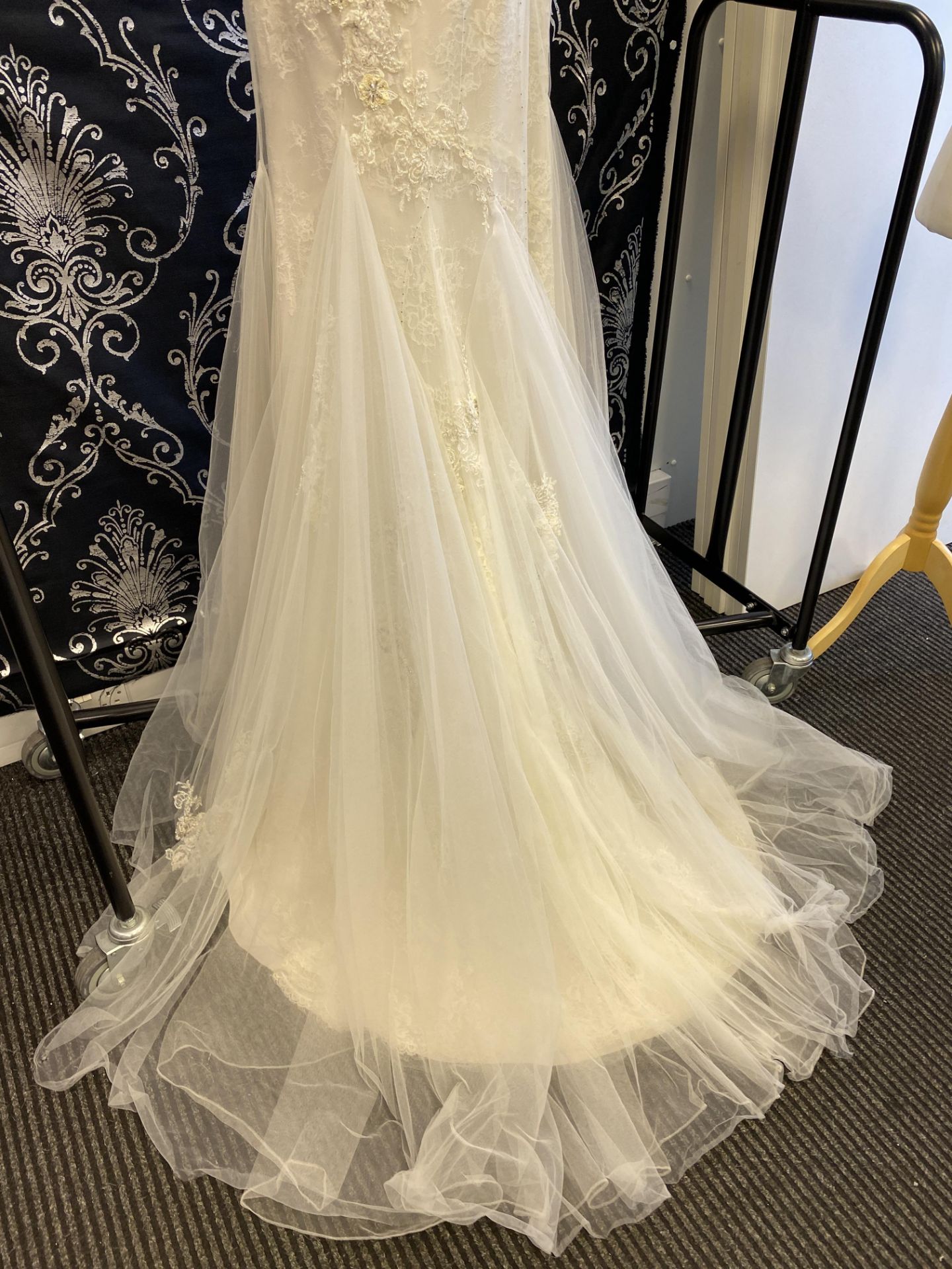 1 x LUSAN MANDONGUS Elegant Strapless Lace & Chiffon Fishtail Designer Wedding Dress RRP £1,950 UK12 - Image 9 of 9