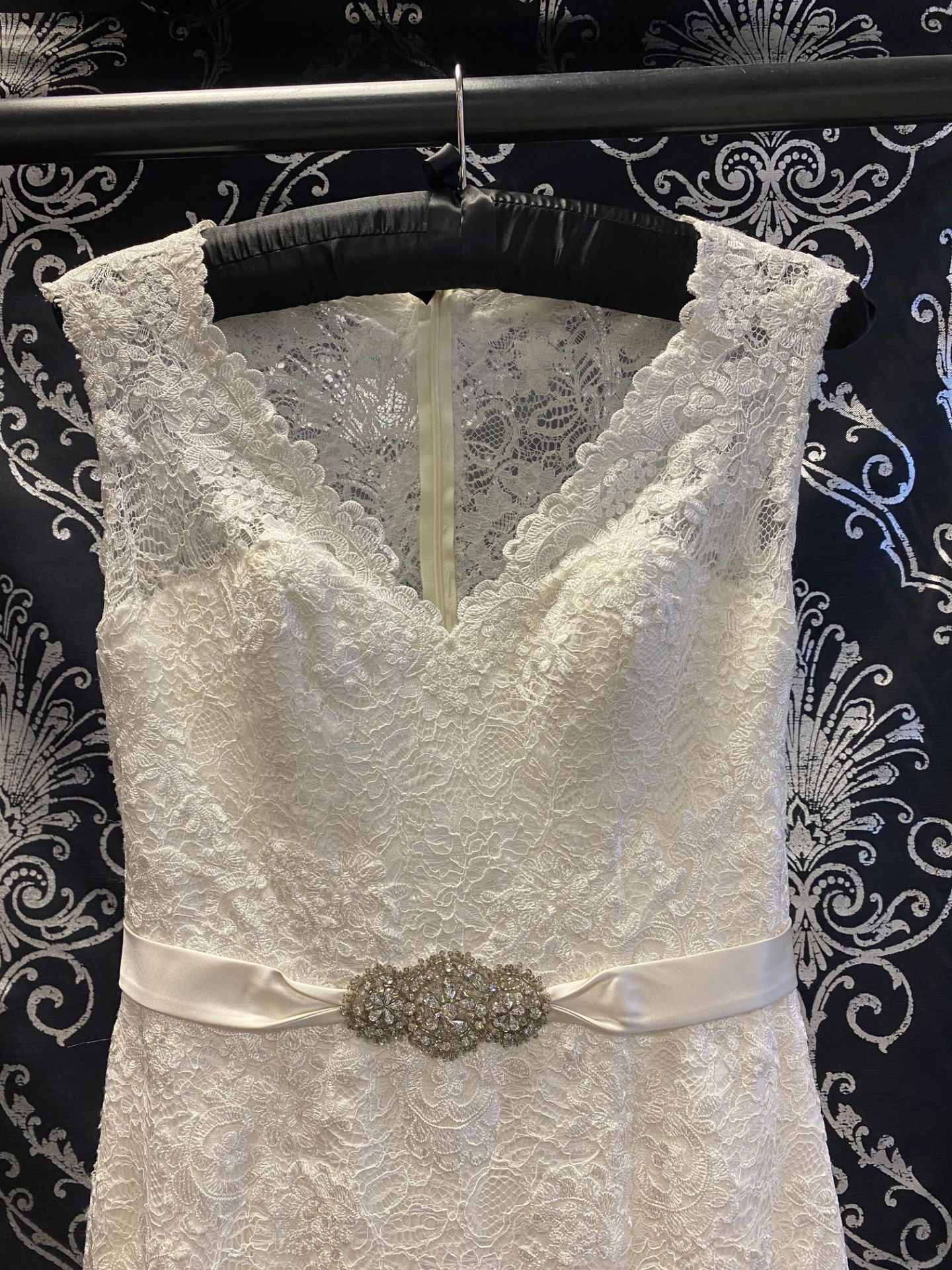 1 x LUSAN MANDONGUS 'Verity' Flattering Lace Mermaid Style Designer Wedding Dress RRP £1,500 UK12 - Image 5 of 10