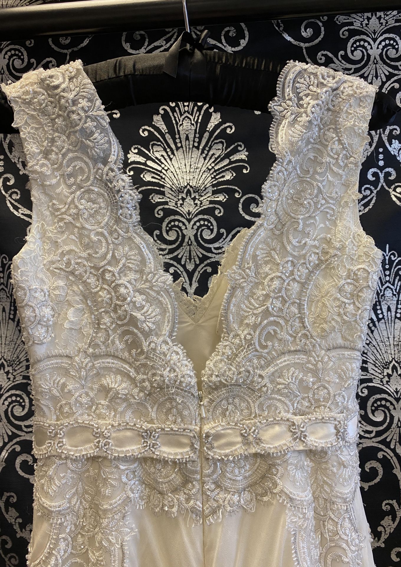 1 x LUSAN MANDONGUS 'Phya' Elegant Lace And Chiffon Fishtail Designer Wedding Dress RRP £2,230 UK8 - Image 2 of 11