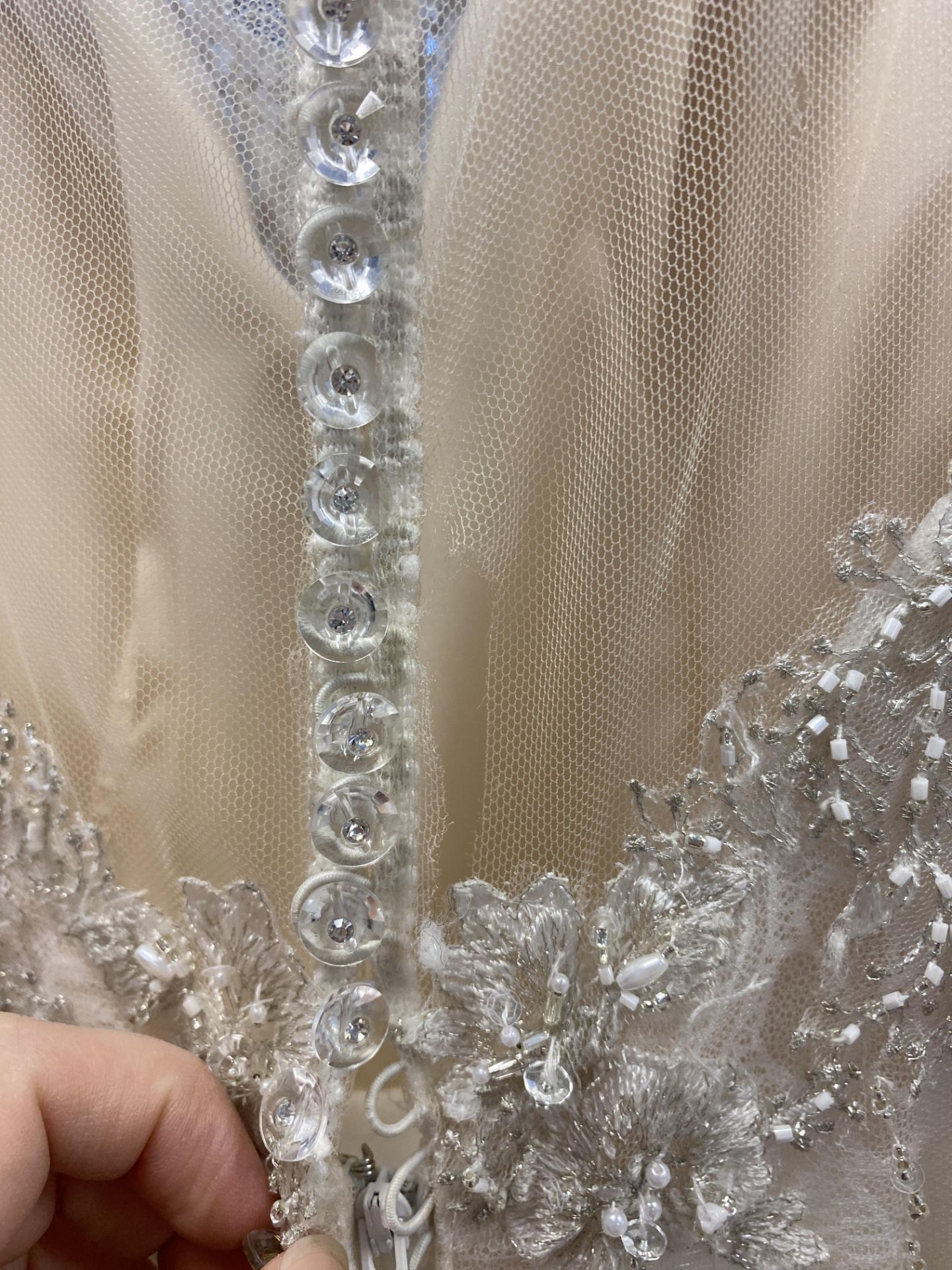 1 x LUSAN MANDONGUS 'Anastasia' Stunning Lace And Embroidered Designer Wedding Dress RRP £1,850 UK12 - Image 7 of 10