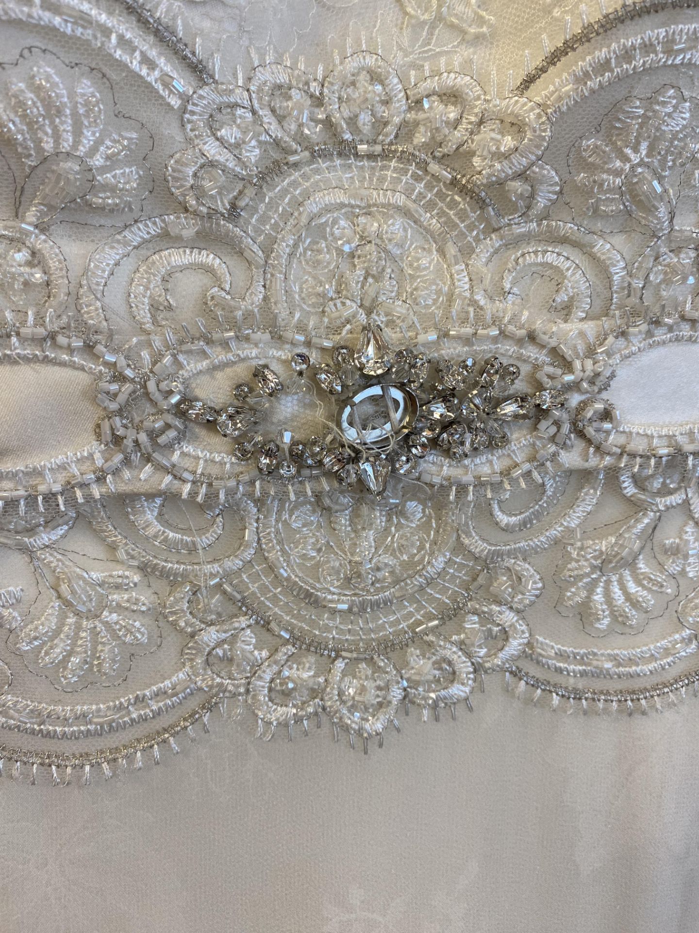1 x LUSAN MANDONGUS 'Phya' Elegant Lace And Chiffon Fishtail Designer Wedding Dress RRP £2,230 UK8 - Image 6 of 11