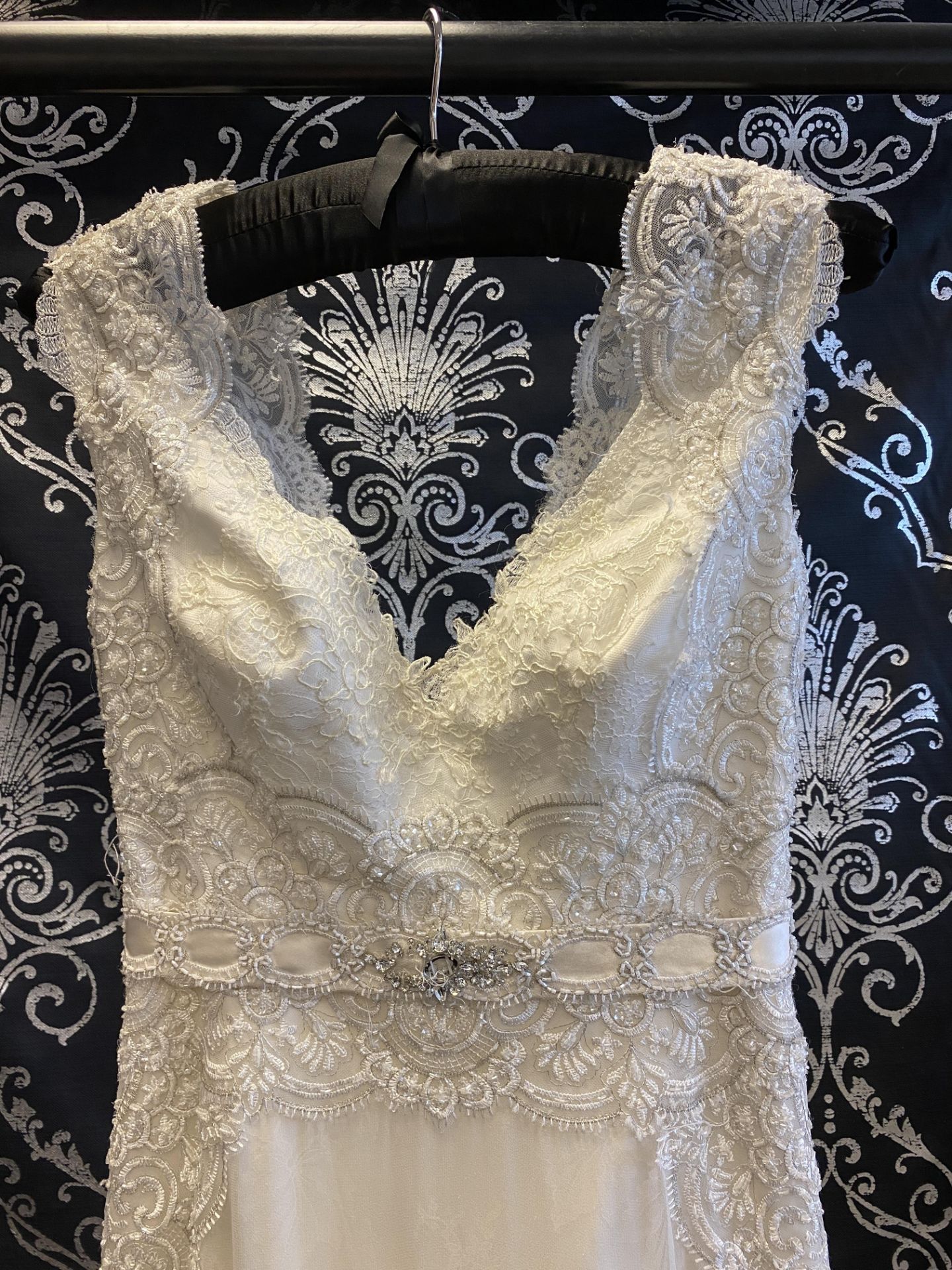 1 x LUSAN MANDONGUS 'Phya' Elegant Lace And Chiffon Fishtail Designer Wedding Dress RRP £2,230 UK8 - Image 9 of 11