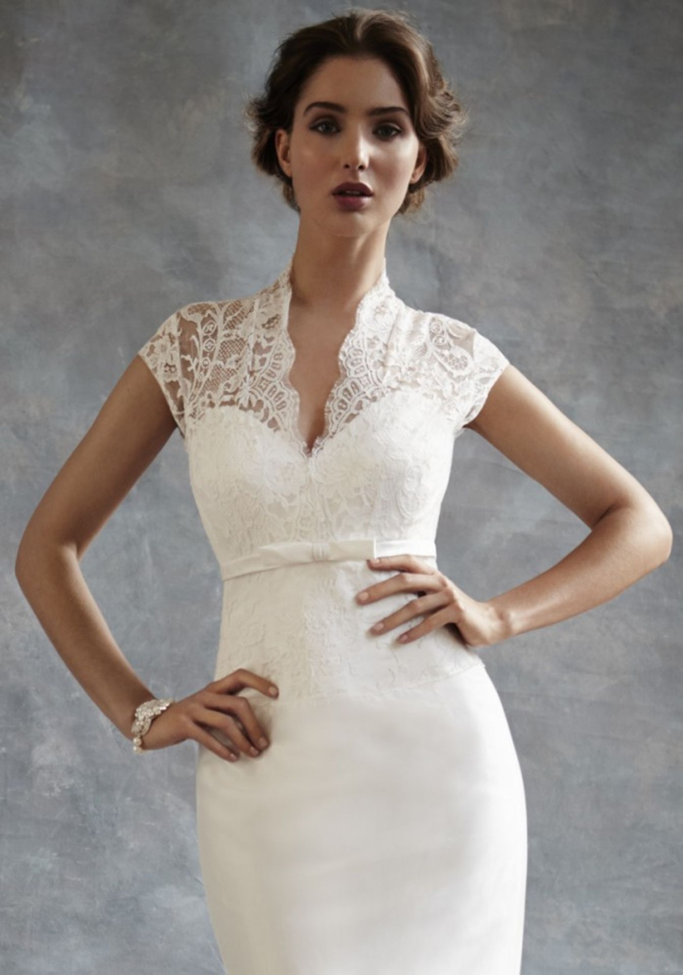 1 x ALAN HANNAH 'Estelle' Elegant Lace And Satin Fishtail Designer Wedding Dress RRP £1,200 UK 12 - Image 7 of 10