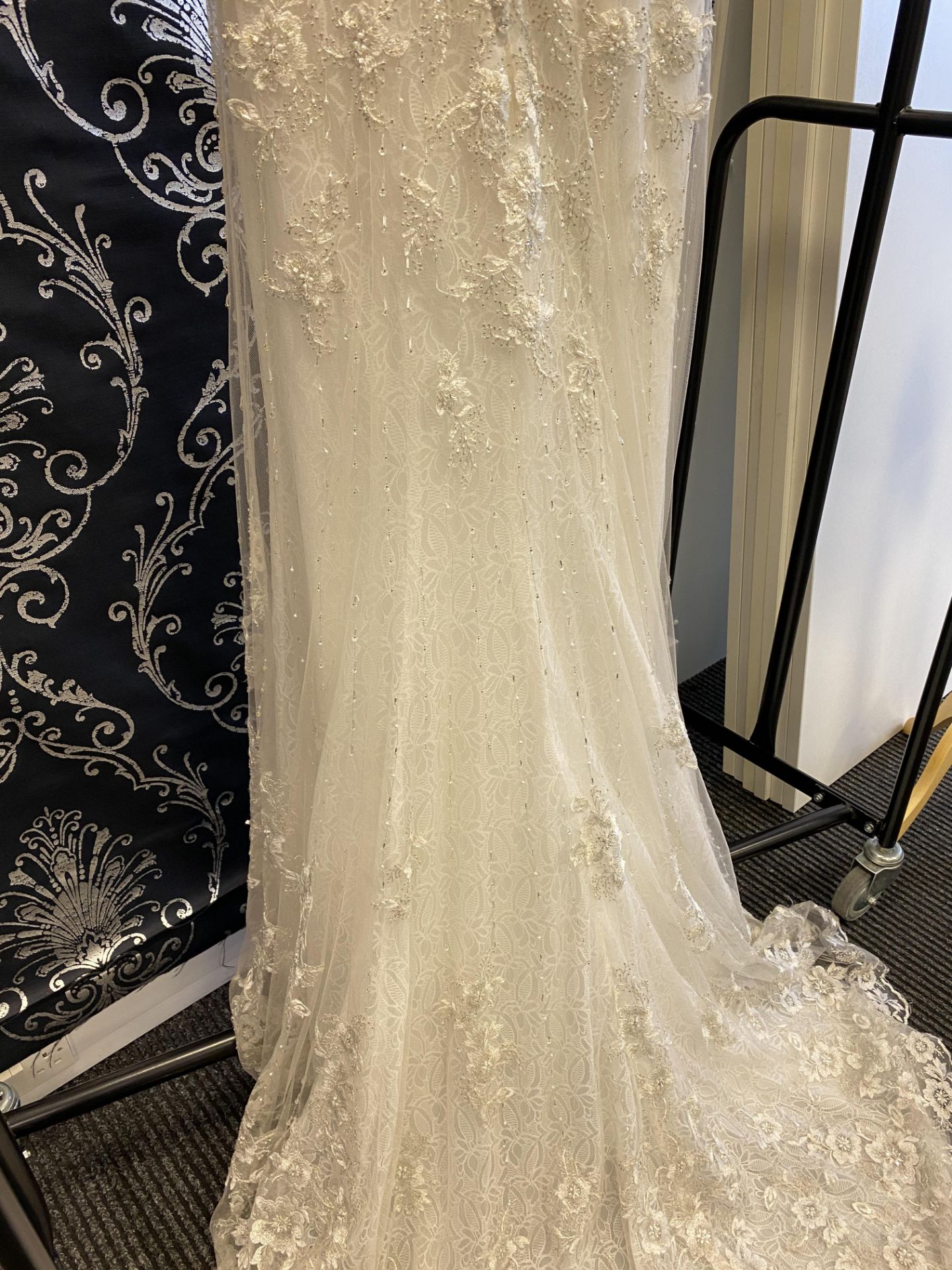 1 x LUSAN MANDONGUS 'Anastasia' Stunning Lace And Embroidered Designer Wedding Dress RRP £1,850 UK12 - Image 3 of 10