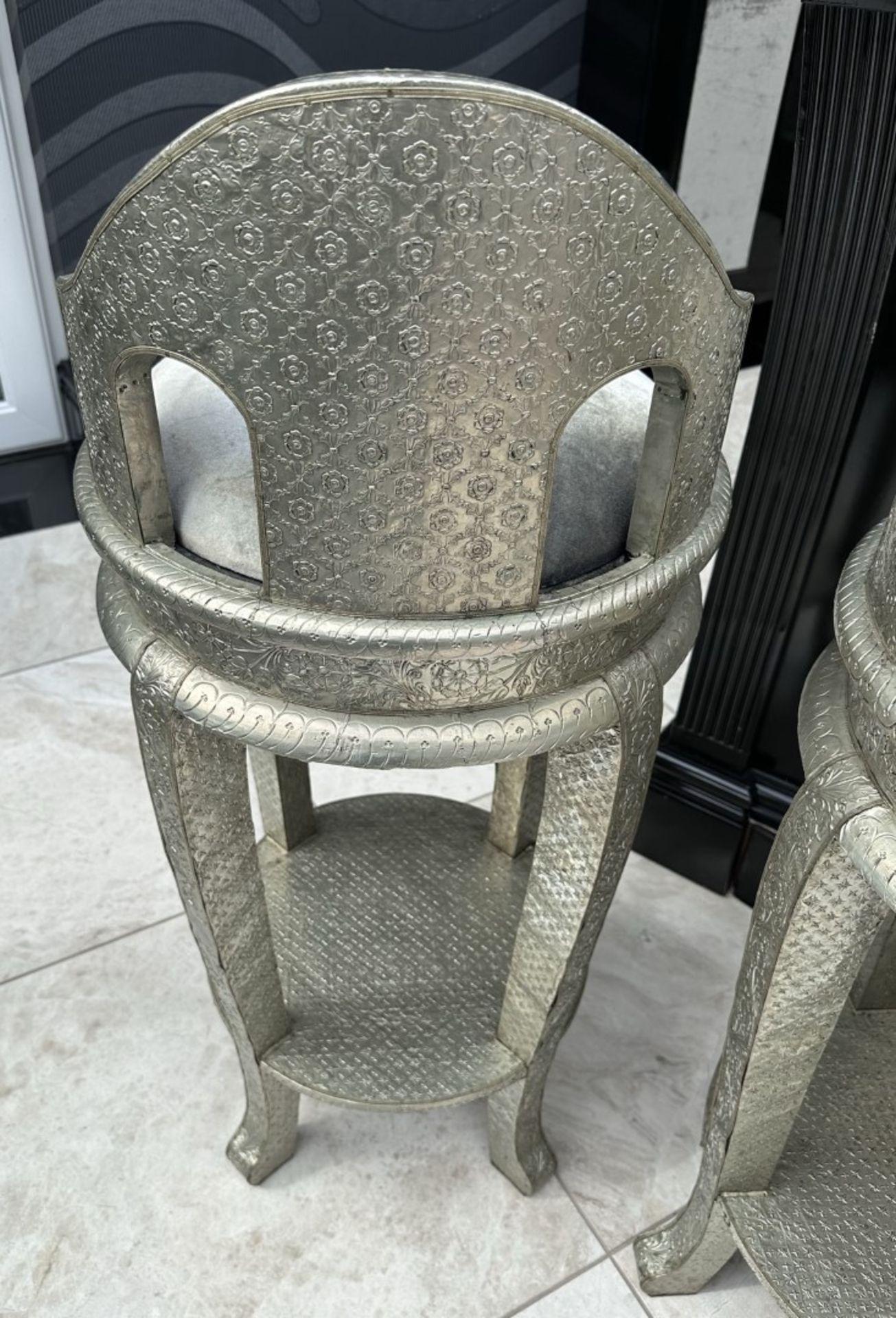 6 x Ornate Silver Tone Bar Stools With Grey Velvet Seat Pads - Image 15 of 16