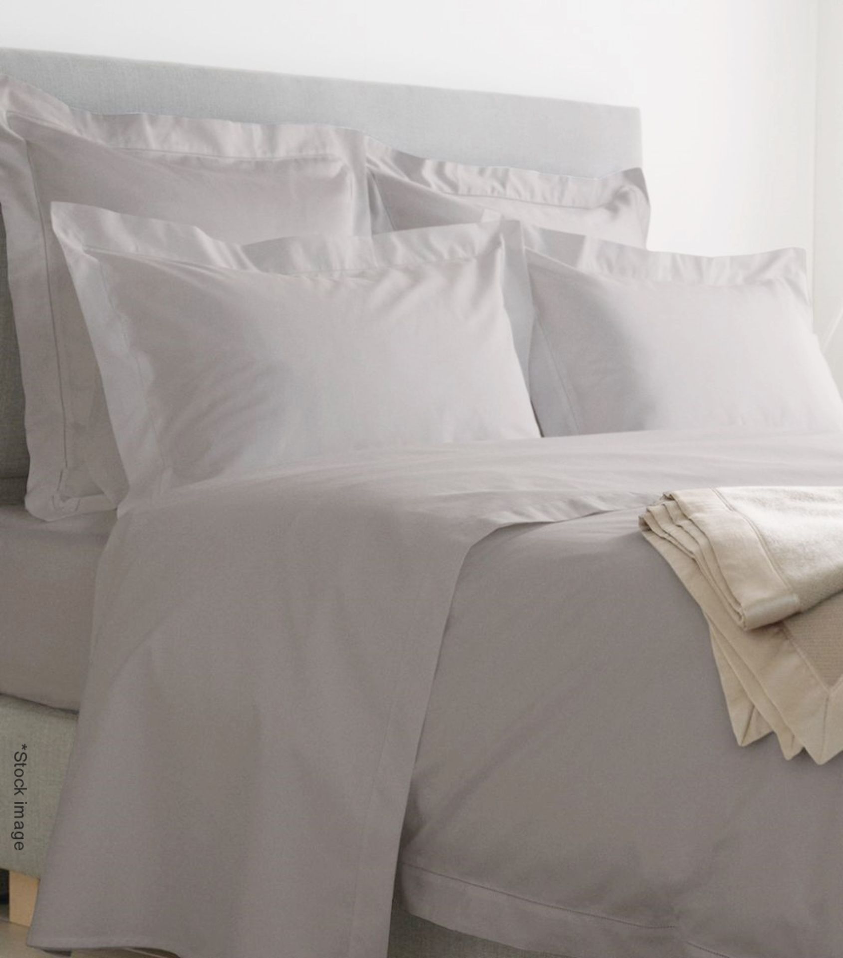 1 x HARRODS OF LONDON 'Cadogan' King Duvet Cover Set, With Pillow Cases - Original Price £239.00