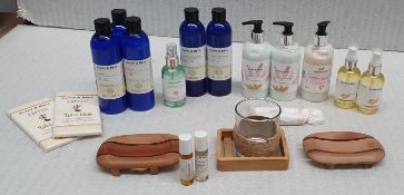 21 x Bathroom Products Including Soap Holders & Organic Shampoos - Ref: TCH447 - CL840 - Location: