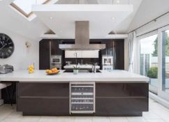 1 x Stunning Bespoke Siematic Gloss Fitted Kitchen With Corian Worktops - In Excellent Condition -