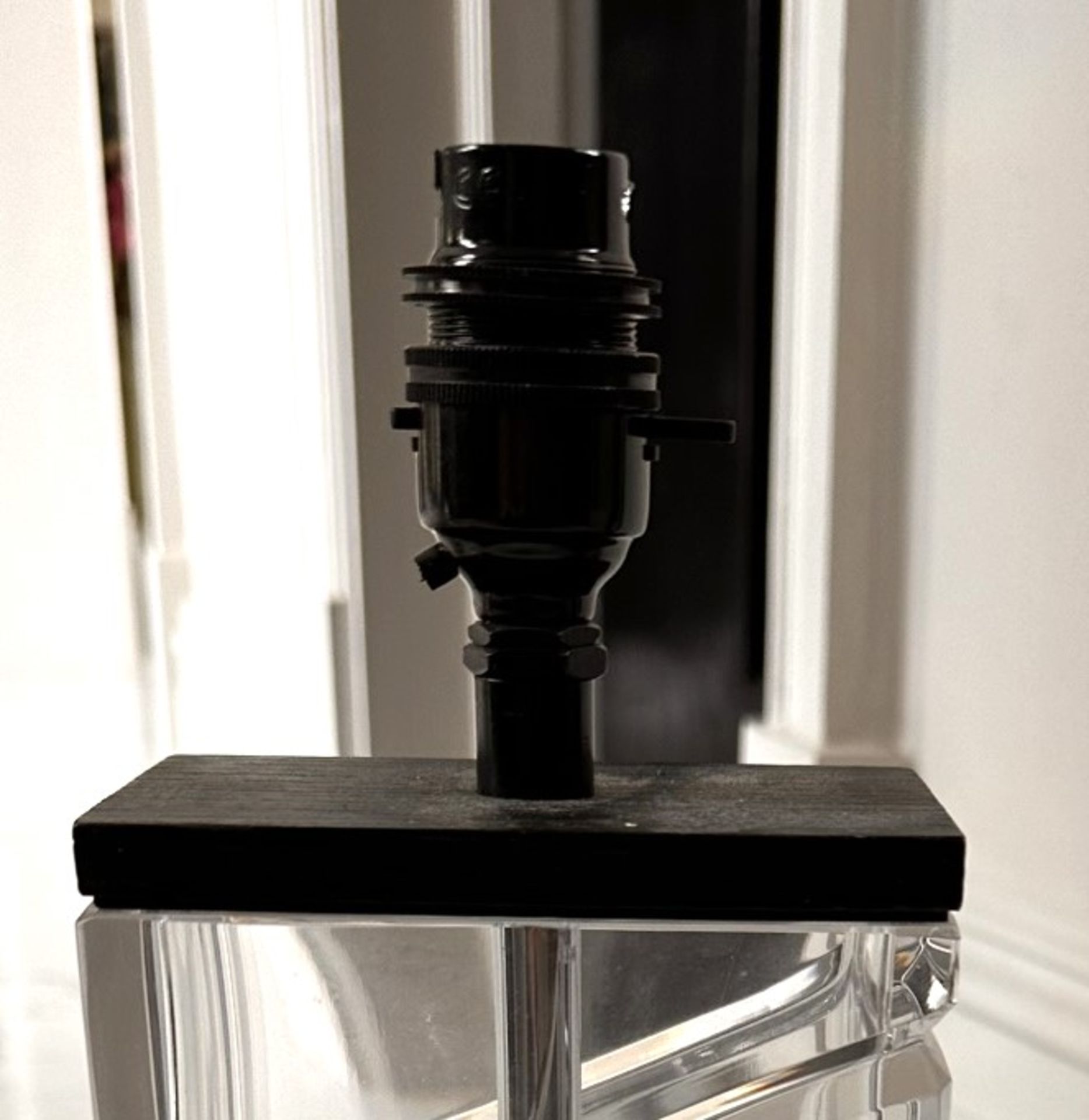 1 x Stylish GLASS Table Lamp with Black Wooden Base And Shade - Image 4 of 5