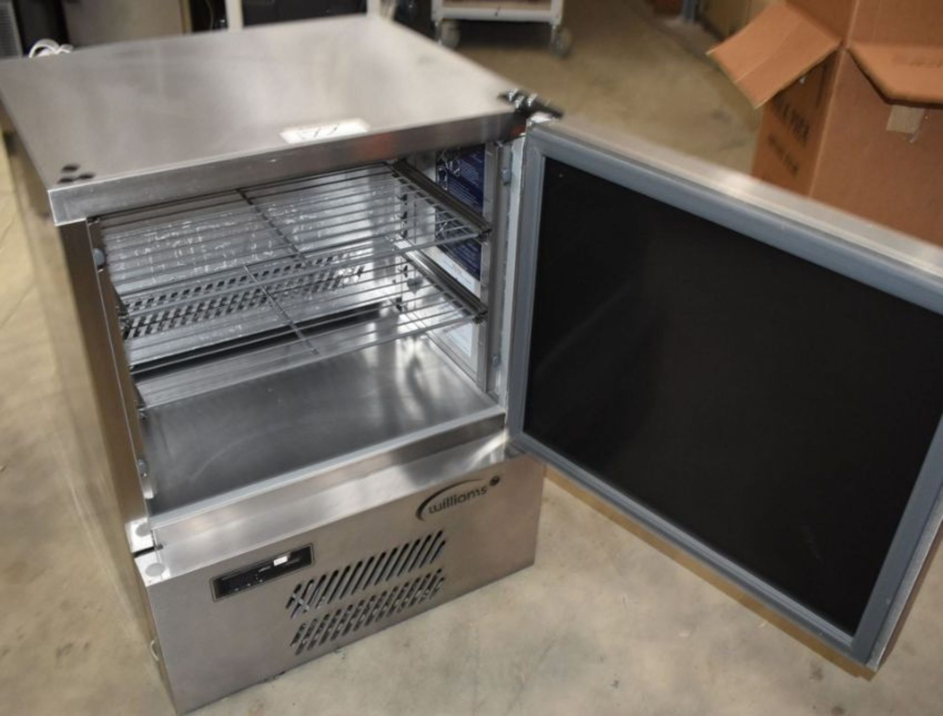1 x Williams H5UC R290 R1 Single Door Stainless Steel Undercounter Fridge With Easy Grab Handle - Image 2 of 4