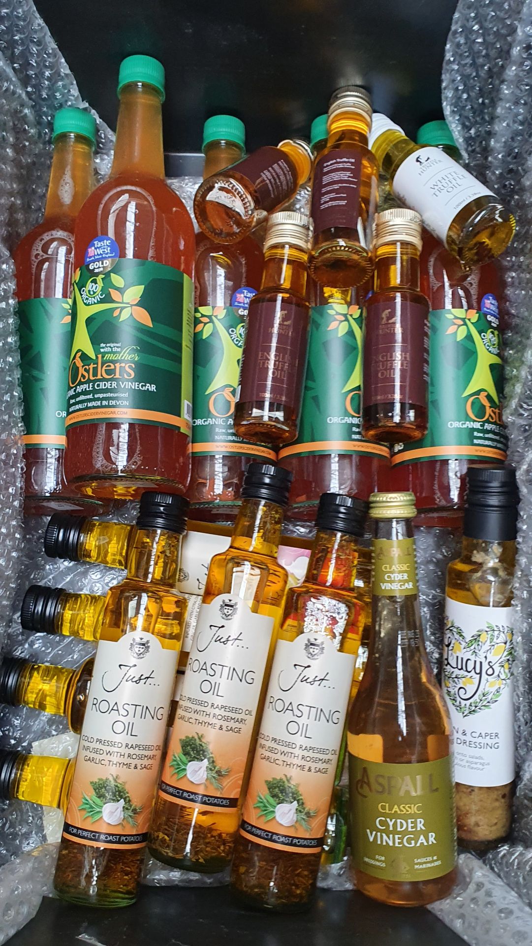 33 x Bottles of Vinegars, Oils & Dressings - Ref: TCH425 - CL840 - Location: Altrincham WA14 - Image 15 of 16