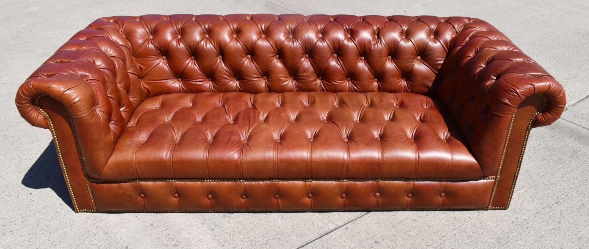 1 x TIMOTHY OULTON 'Westminster' Luxury Leather Button Sofa 2.5 Seater - Original Price £6,495 - Image 3 of 19