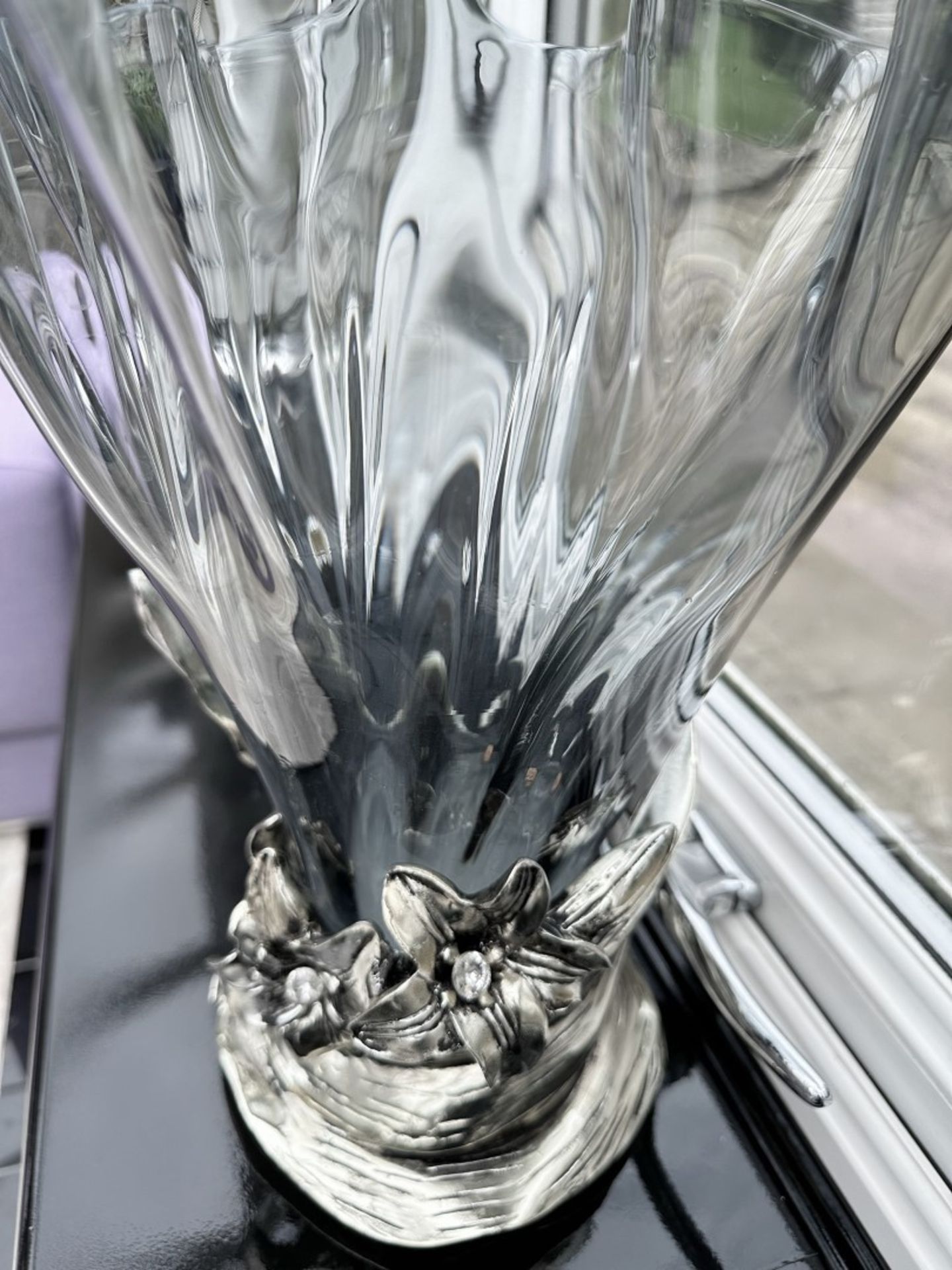 1 x Crystal Glass Vase With Floral Design Metal Base And Diamante Detailing - Image 2 of 3