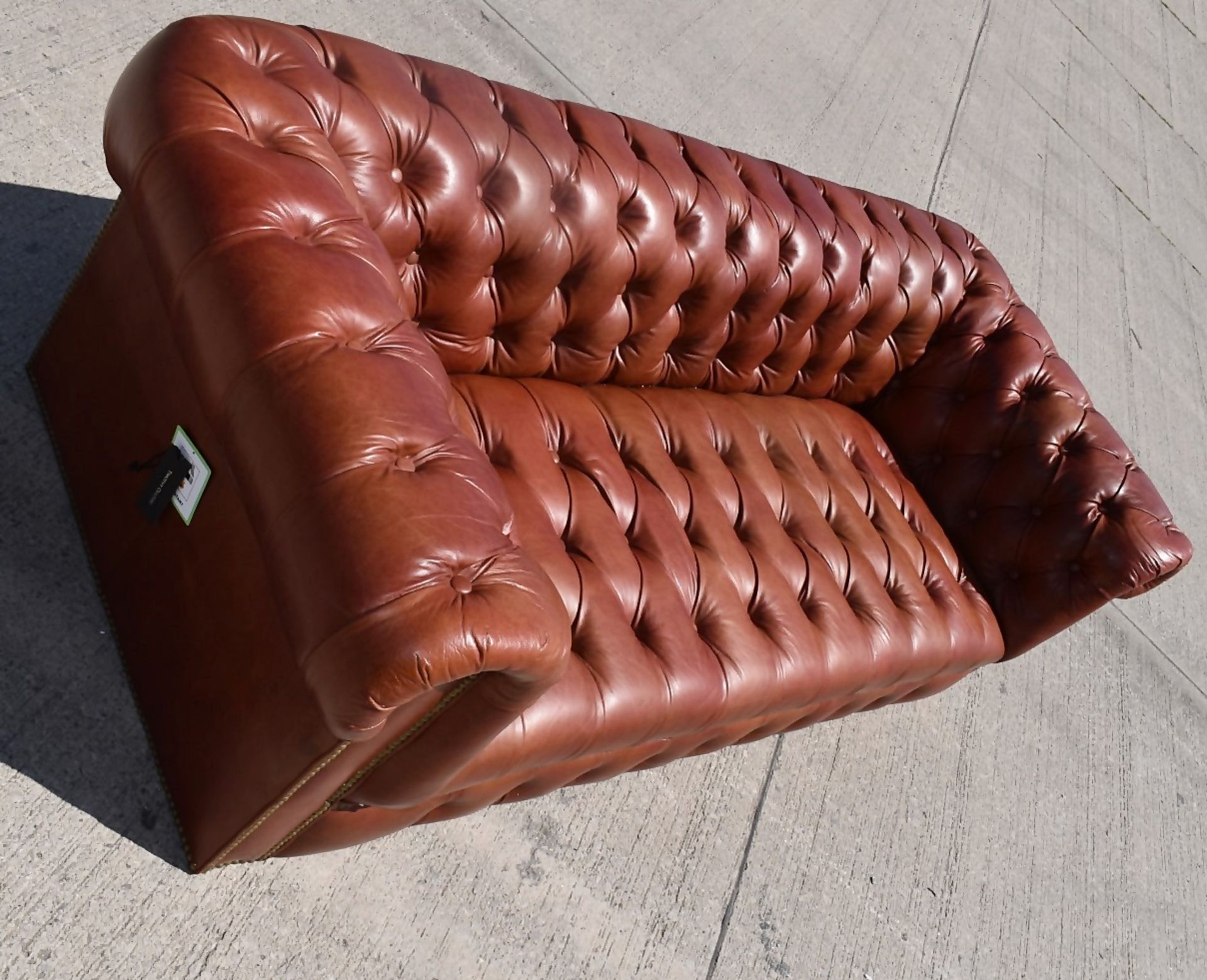 1 x TIMOTHY OULTON 'Westminster' Luxury Leather Button Sofa 2.5 Seater - Original Price £6,495 - Image 5 of 19