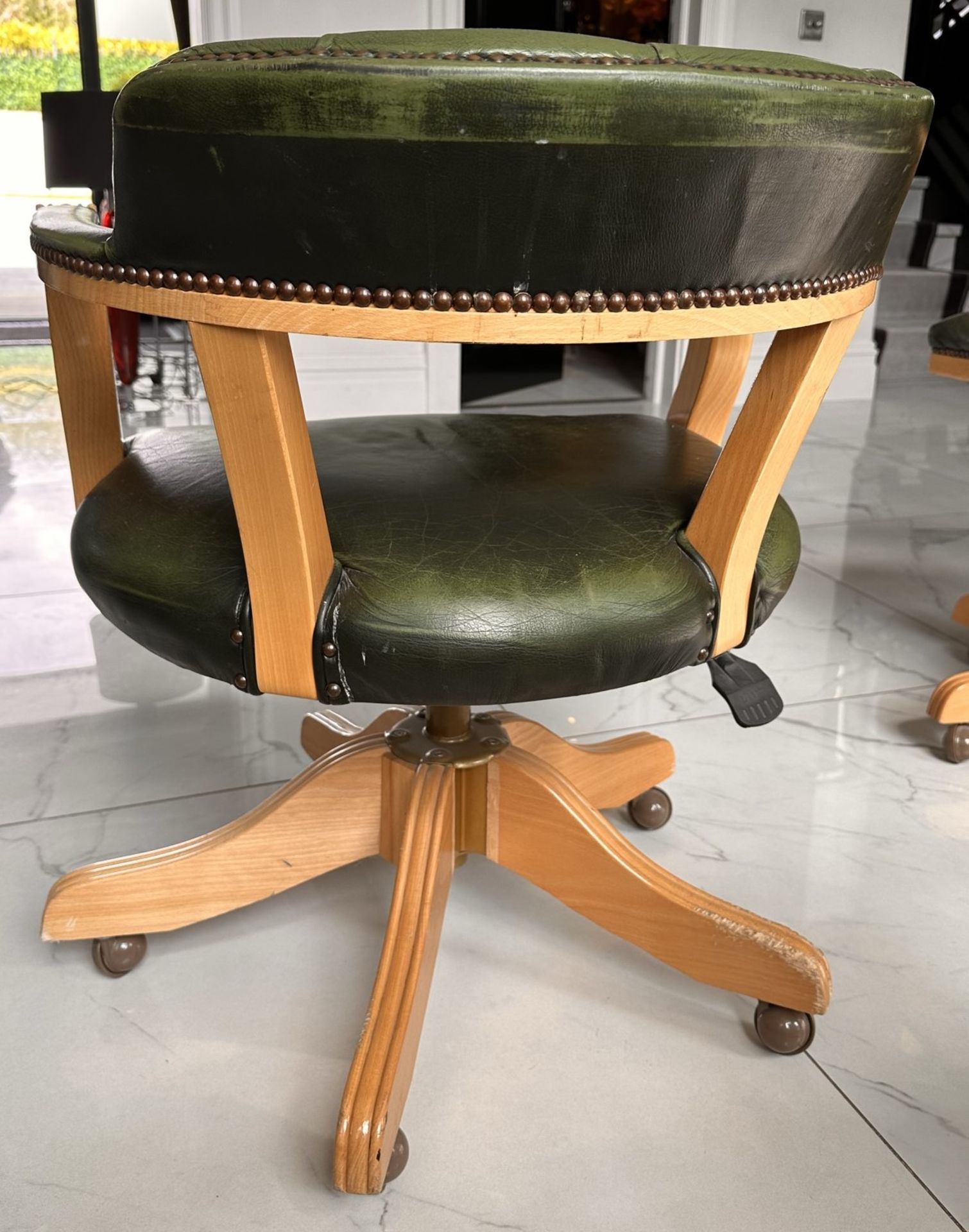 1 x VINTAGE 1970's Padded Captains Chair In Green Leather And Solid Wood Legs On Wheels - Image 4 of 4