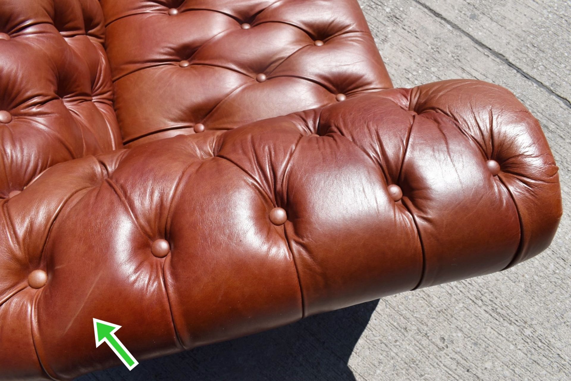 1 x TIMOTHY OULTON 'Westminster' Luxury Leather Button Sofa 2.5 Seater - Original Price £6,495 - Image 7 of 19