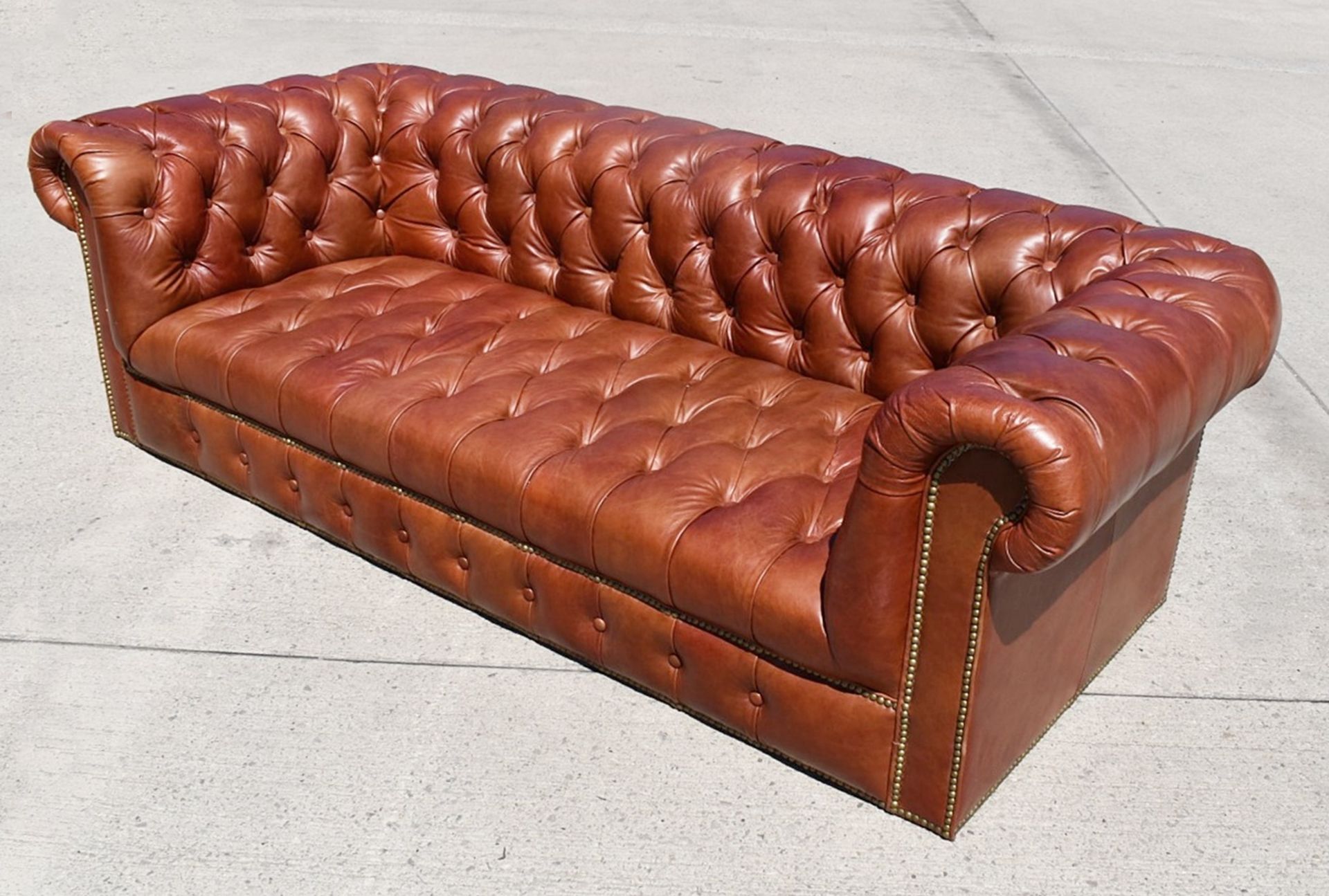 1 x TIMOTHY OULTON 'Westminster' Luxury Leather Button Sofa 2.5 Seater - Original Price £6,495 - Image 2 of 19