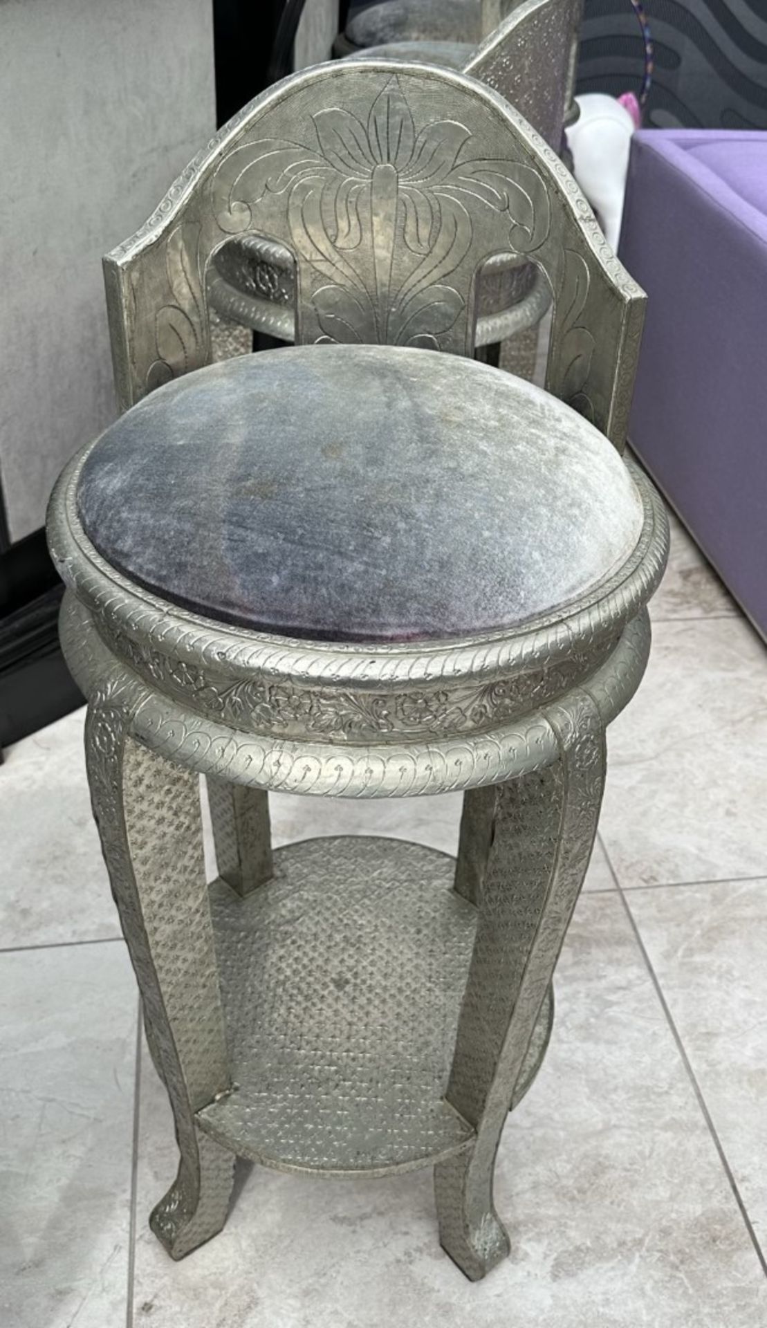 6 x Ornate Silver Tone Bar Stools With Grey Velvet Seat Pads - Image 12 of 16