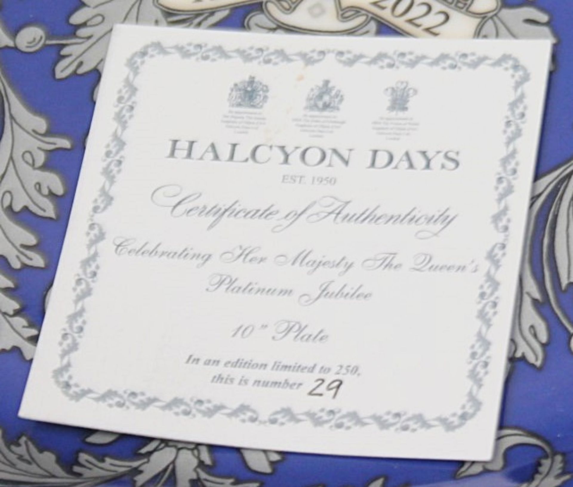 1 x HALCYON DAYS Bone China Platinum Jubilee Presentation Plate (26cm) - Original Price £150.00 - Image 4 of 9