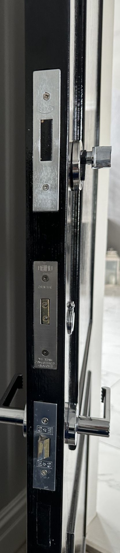 1 x SOLID OAK Fire Door In Black Gloss And Stainless Steel Hardware - Image 3 of 4