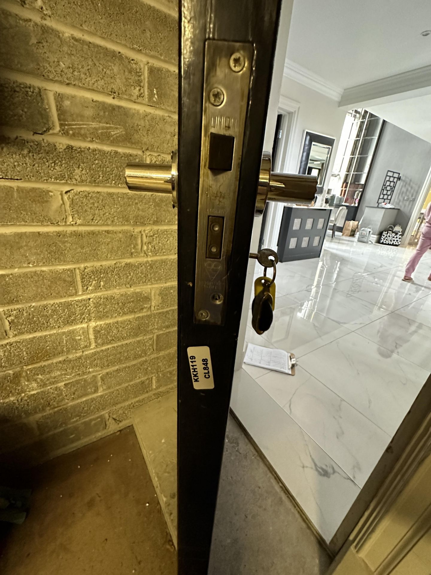 1 x SOLID OAK Black Gloss Fire Door And Stainless Steel Hardware - Ref: KKH114 - CL848 - NO VAT ON - Image 4 of 5