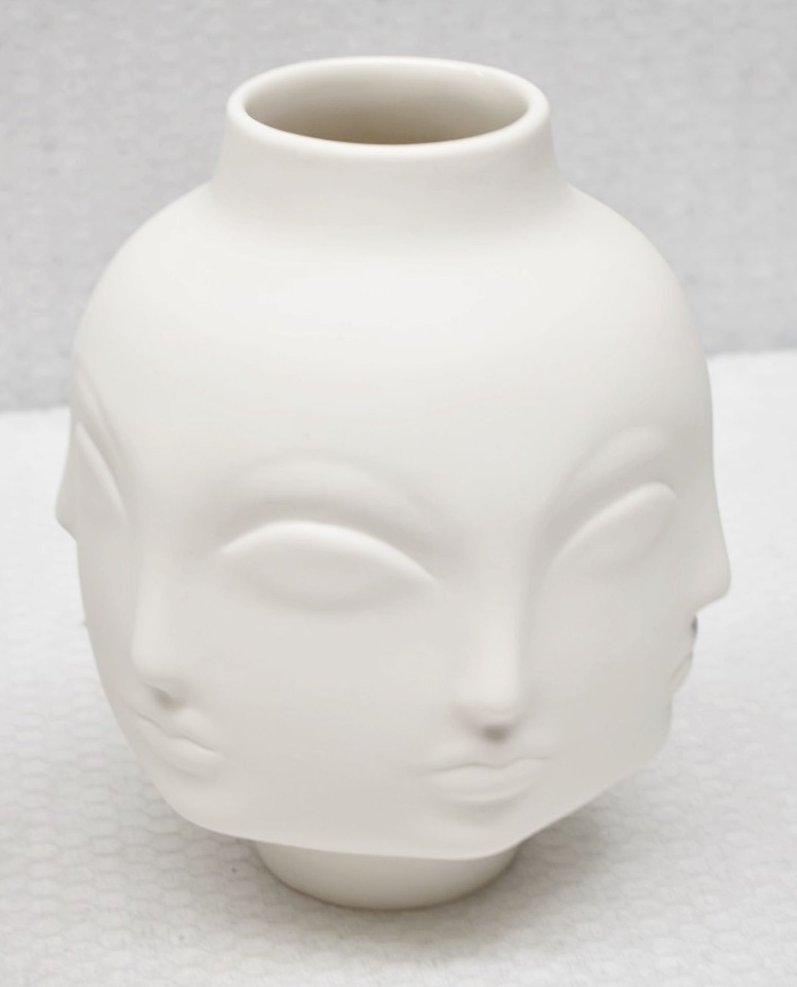 1 x JONATHAN ADLER 'Ja Muse - Dora Maar' Luxury Porcelain Vase - 23cm High - Original Price £295.00 - Image 9 of 13