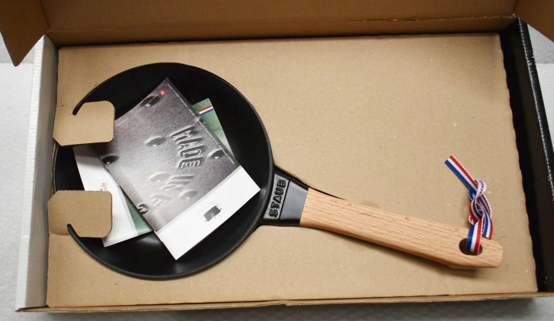 1 x STAUB Premium Cast Iron 20cm Frying Pan With Beechwood Handle - Original Price £109.00 - Image 3 of 9