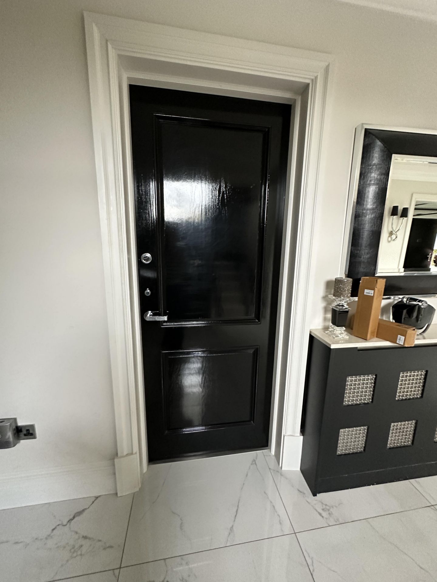 1 x SOLID OAK Fire Door In Black Gloss And Stainless Steel Hardware - Image 4 of 4