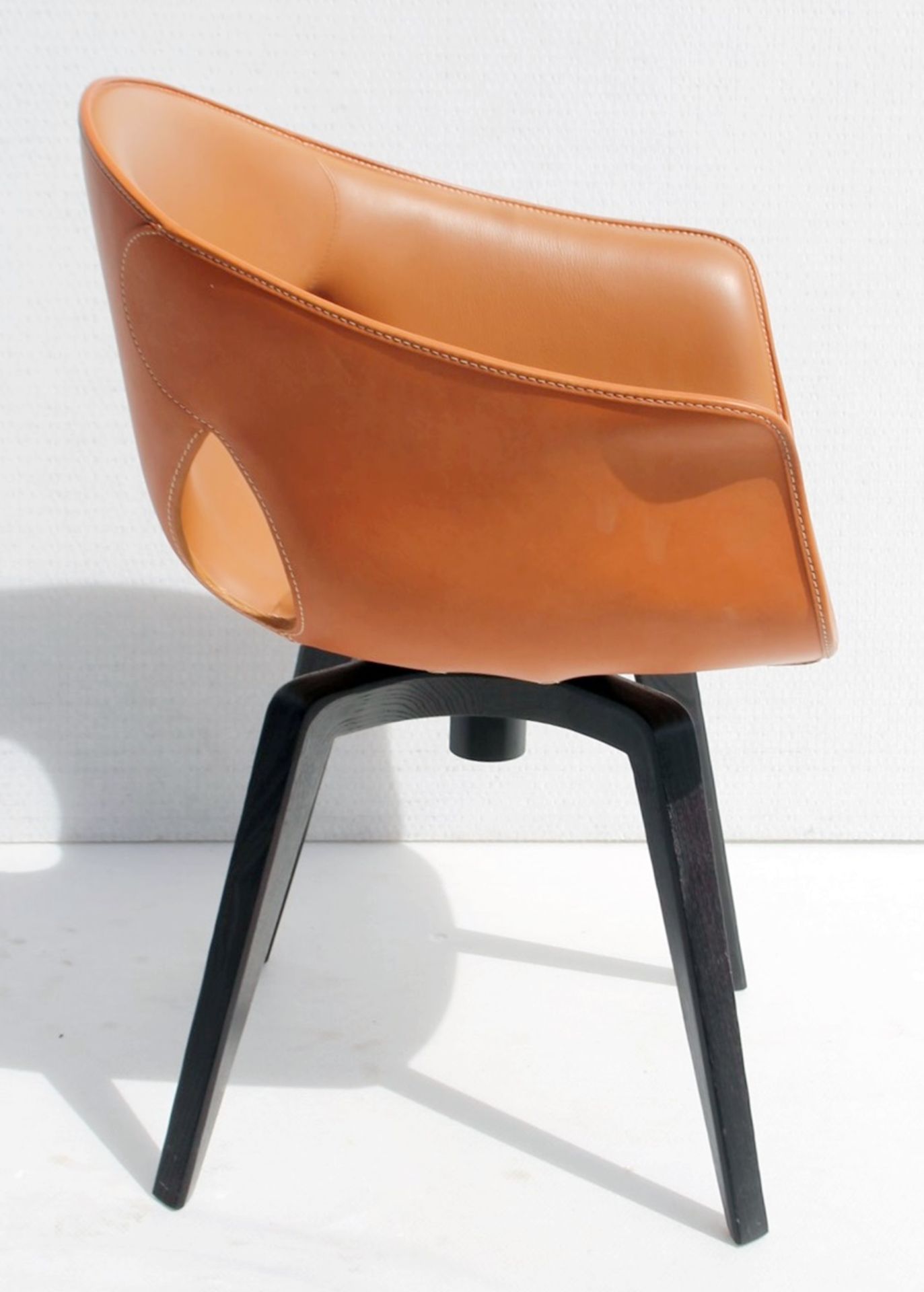1 x POLTRONA FRAU 'Ginger' Designer Leather Swivel Chair In Bespoke Colours - Original Price £3,299 - Image 4 of 9
