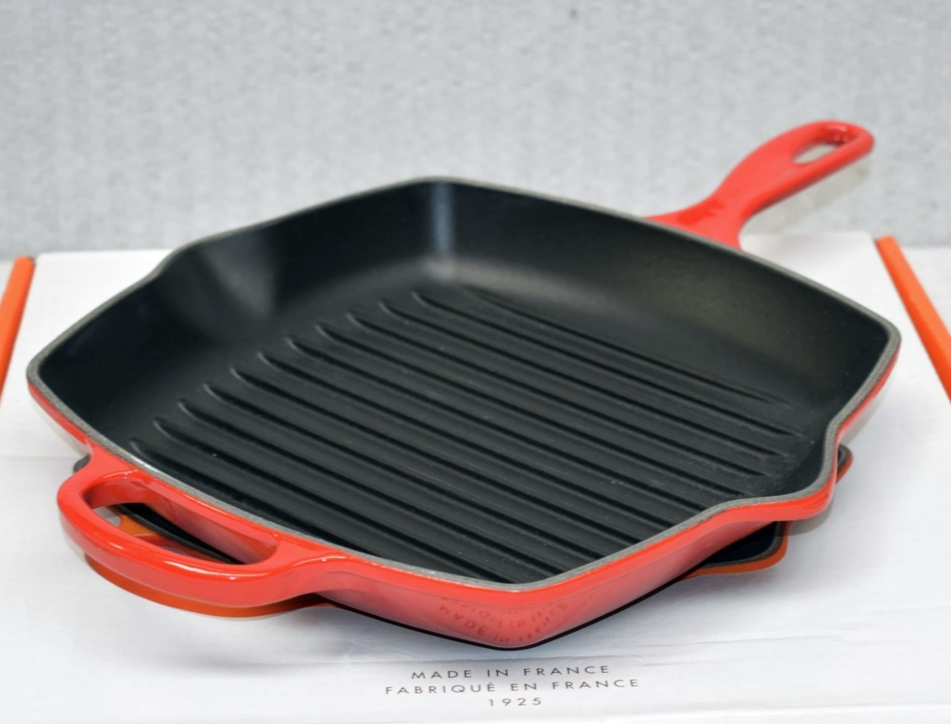 1 x LE CREUSET Signature Enamelled Cast Iron Square Grillit In Cerise (26cm) - Original Price £179. - Image 2 of 5