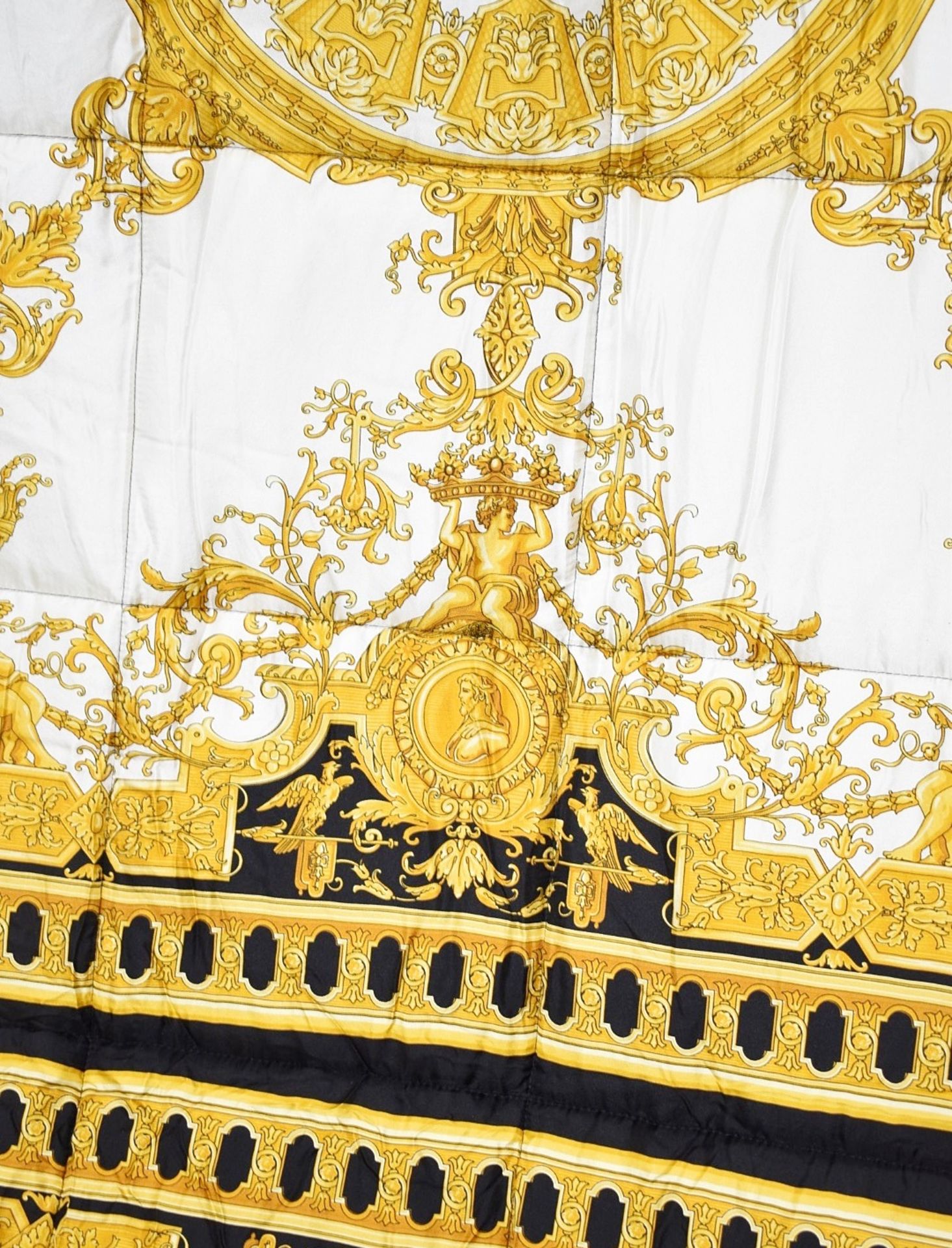 1 x VERSACE 'Le Dome Baroque' Luxury Silk and Velvet Comforter - Inc. Tags - Original Price £3,565 - Bild 10 aus 11
