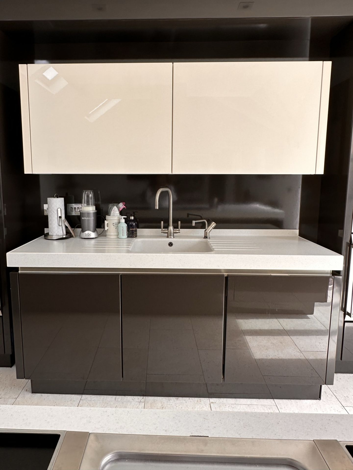 1 x Stunning Bespoke Siematic Gloss Fitted Kitchen With Corian Worktops - In Excellent Condition - - Image 43 of 94