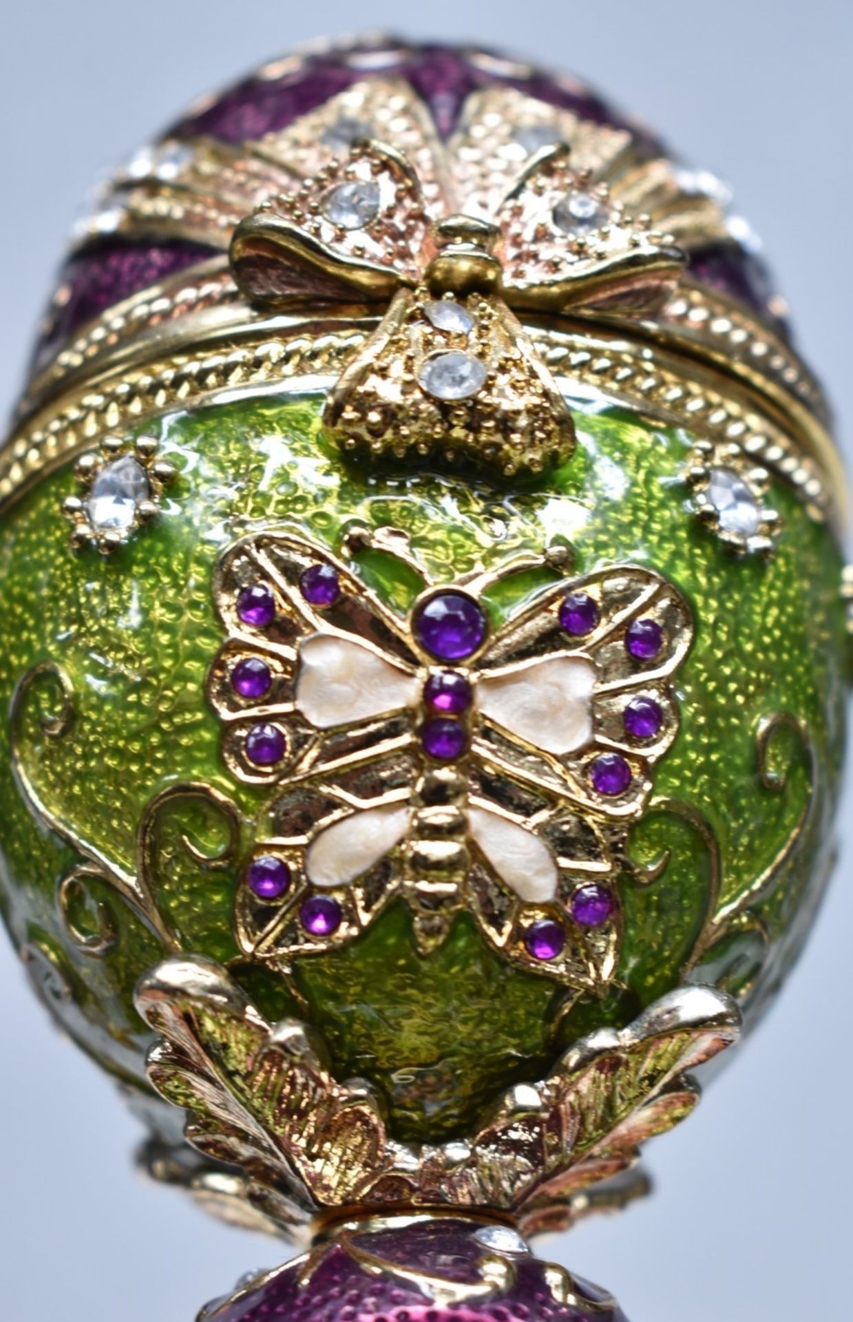 1 x Decorative Faberge-Style Clockwork Musical Enameled Egg, In Purple and Green - Ref: CNT732/WH2/ - Image 3 of 3