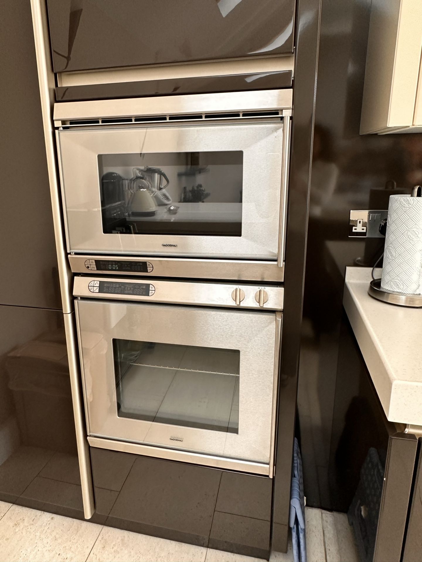 1 x Stunning Bespoke Siematic Gloss Fitted Kitchen With Corian Worktops - In Excellent Condition - - Image 24 of 94