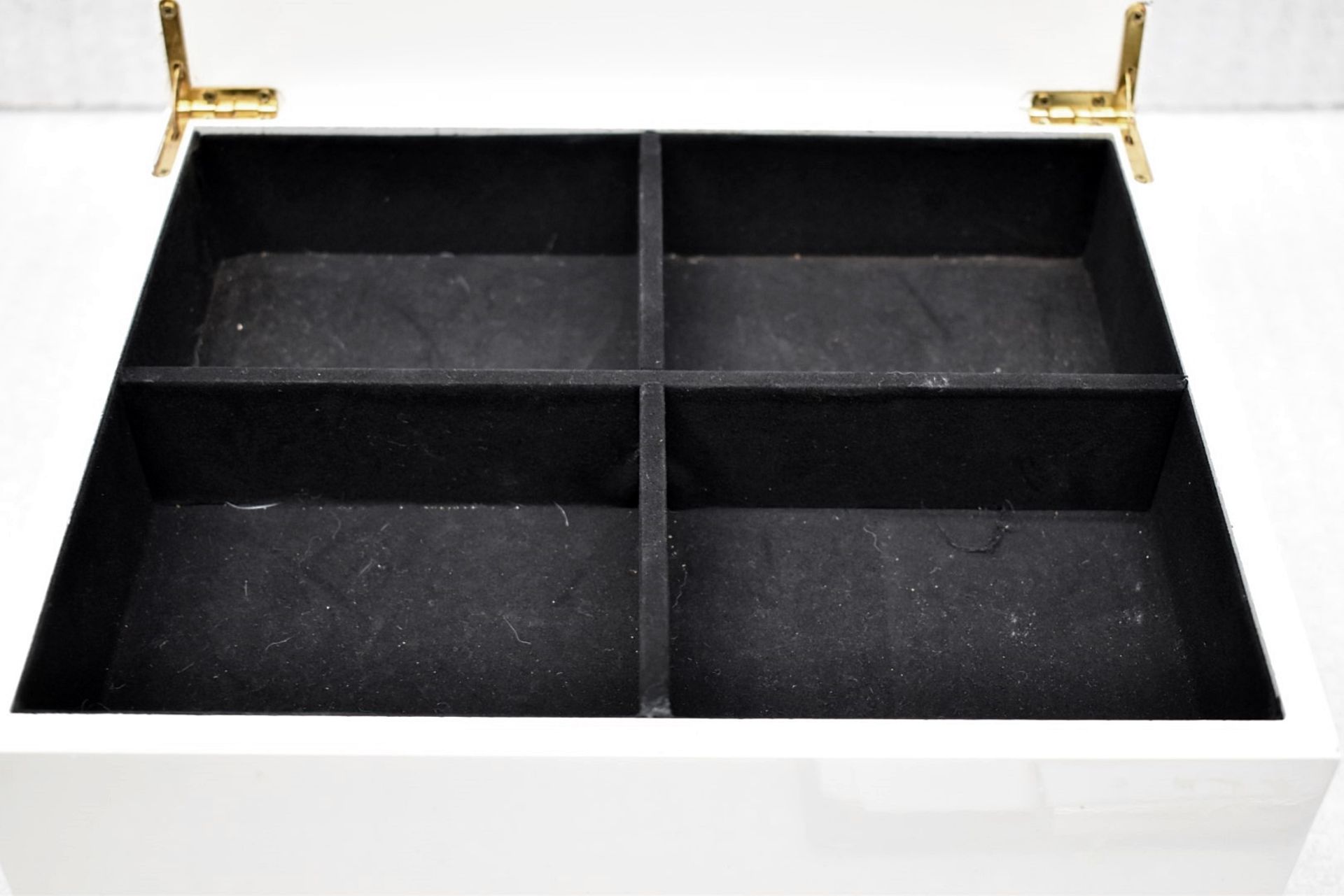1 x Designer-style Jewellery Box In Cream With Statement Handle - Ref: CNT761/WH2/C23 - CL845 - NO - Image 3 of 4