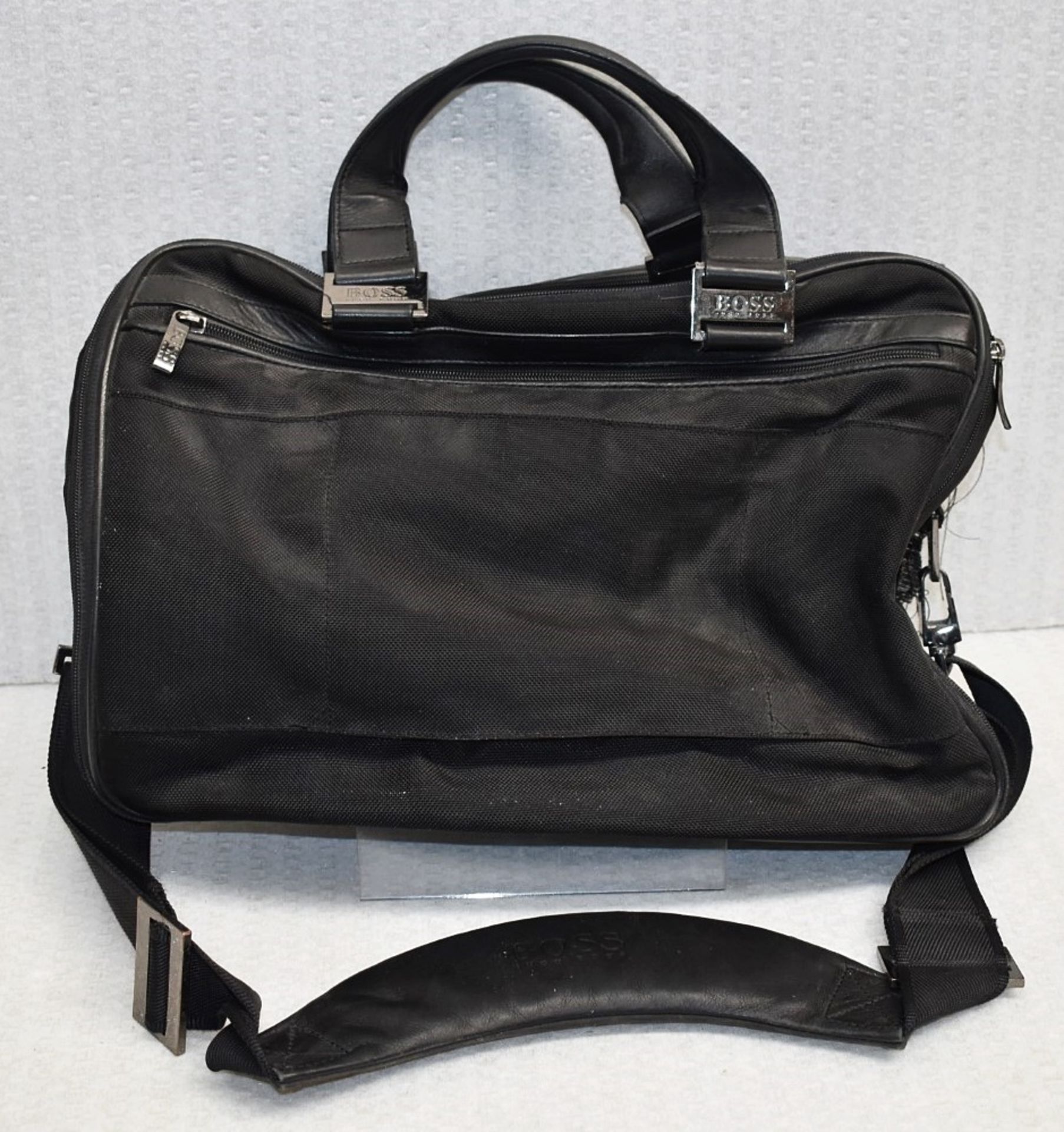 1 x HUGO BOSS Mens Shoulder Bag - Ref: CNT246/WH2/C23 - CL845 - NO VAT ON THE HAMMER - Location: