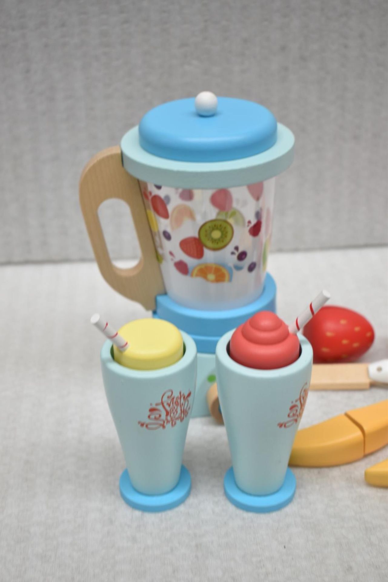 1 x LE TOY VAN Wooden Toy Blender Fruit Smooth Play Set - Unused Boxed Stock - Ref: HAS2317/WH2/ - Image 3 of 4