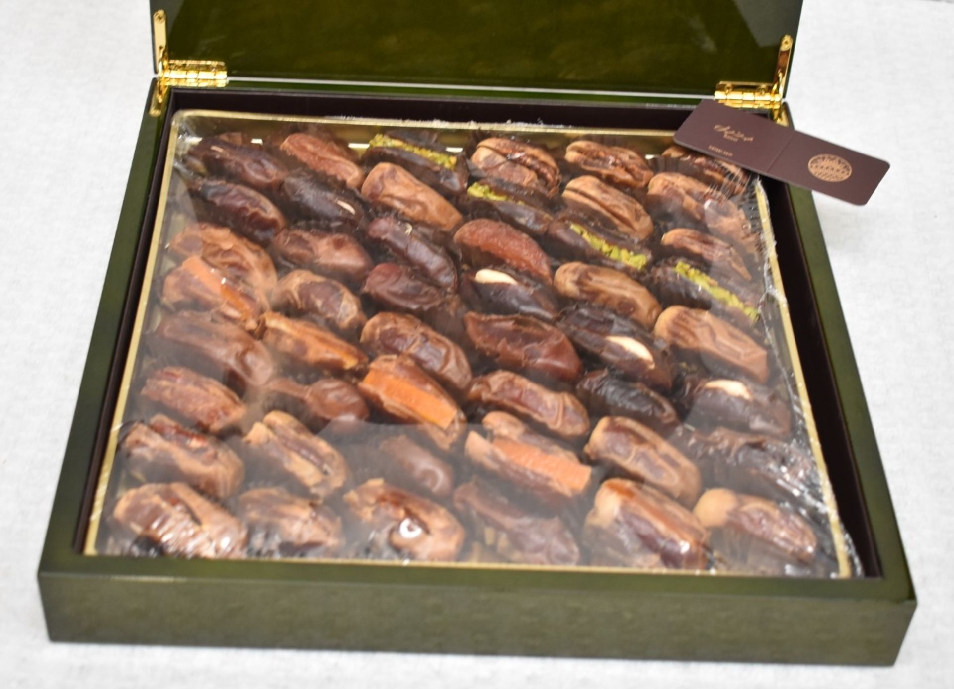1 x BATEEL Assorted Luxury Filled Dates, 730g - RRP £129.99 - Presented In A Wooden Gift Box - Image 2 of 8