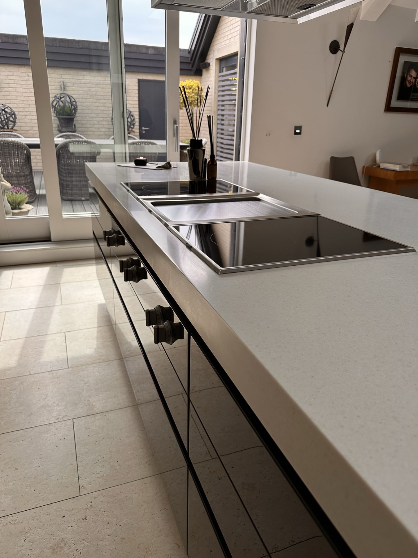 1 x Stunning Bespoke Siematic Gloss Fitted Kitchen With Corian Worktops - In Excellent Condition - - Image 72 of 94