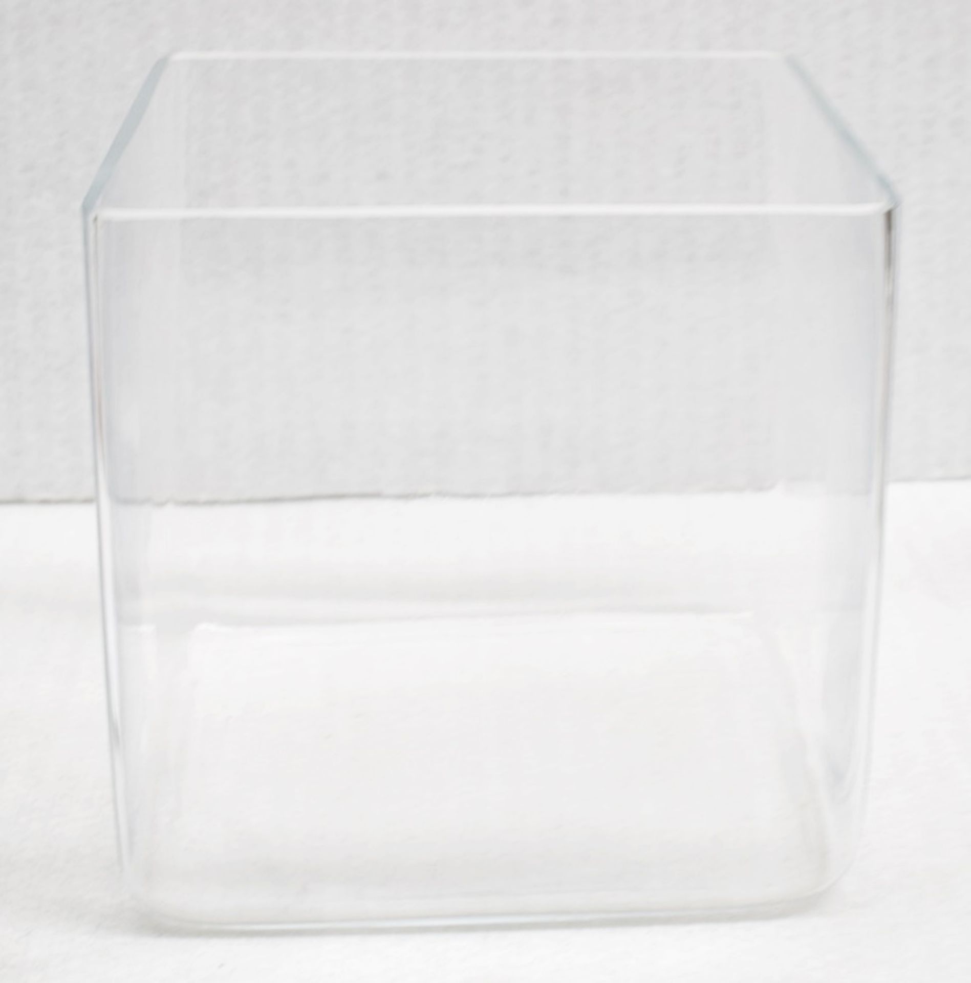 1 x Large Glass Cube Vase - Ref: CNT774/WH2/C24 - CL845 - NO VAT ON THE HAMMER - Location: